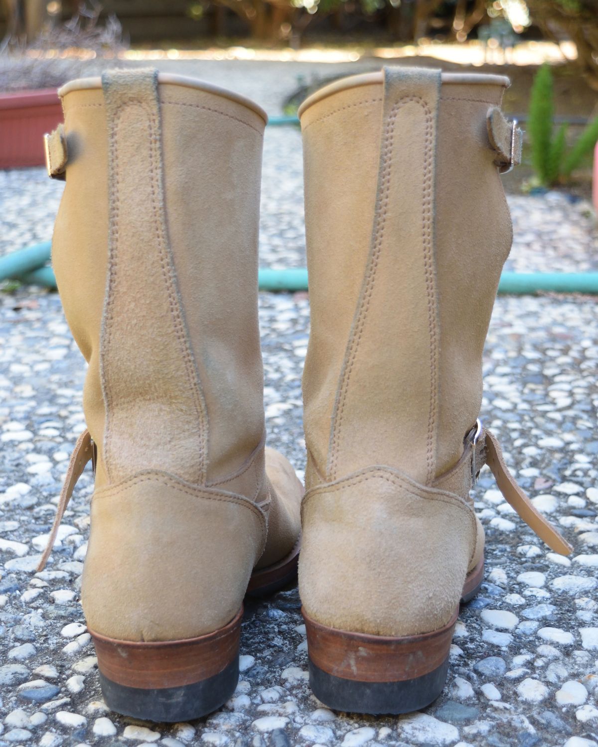 Photo by madeofbirds on November 3, 2024 of the Attractions BILTBUCK Engineer Boots in Sand Beige Suede.