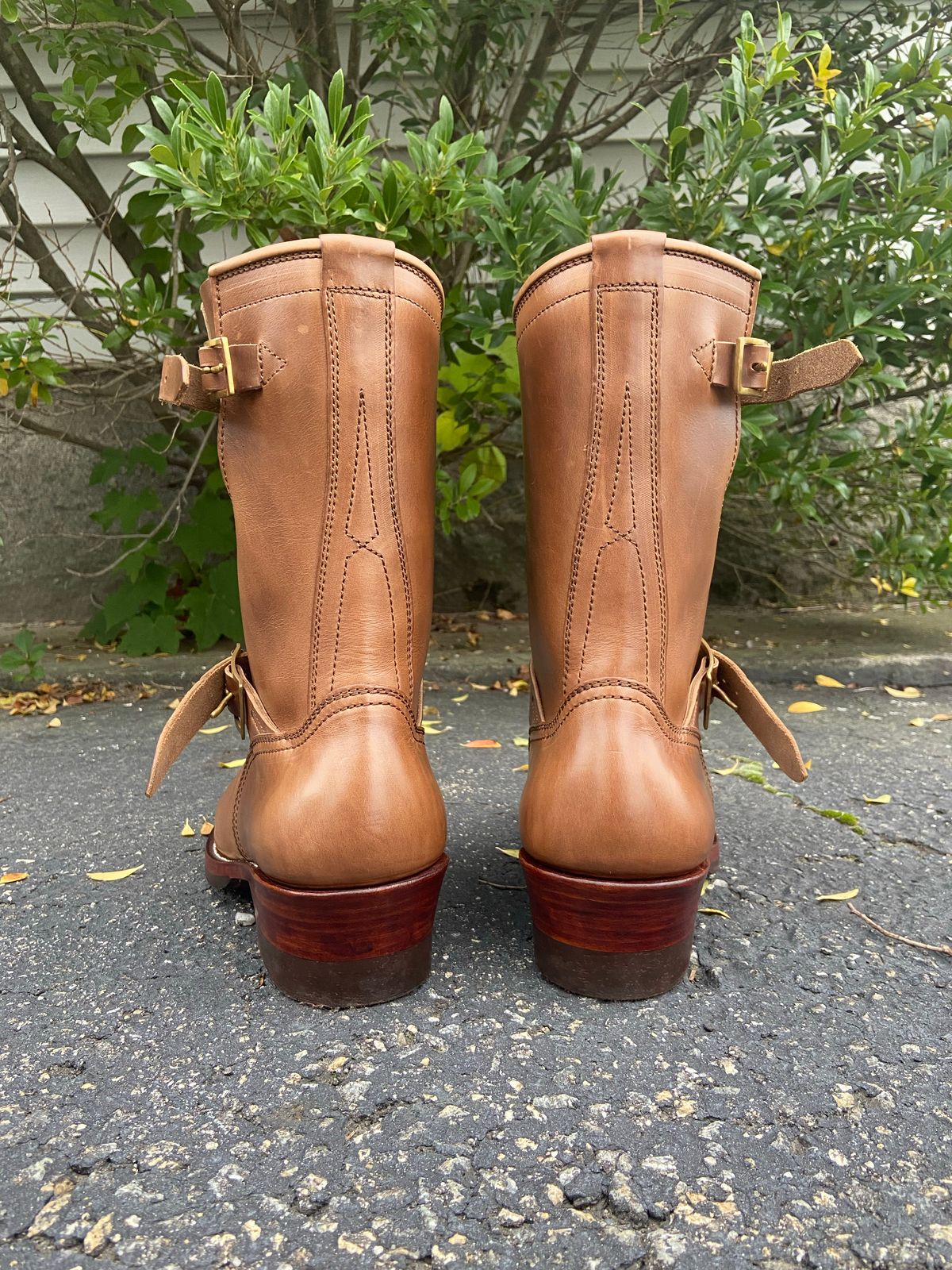 Photo by akindatallboy on October 1, 2022 of the Benzein The Keeper 'Type 2' Engineer Boot in Horween Natural Chromexcel.