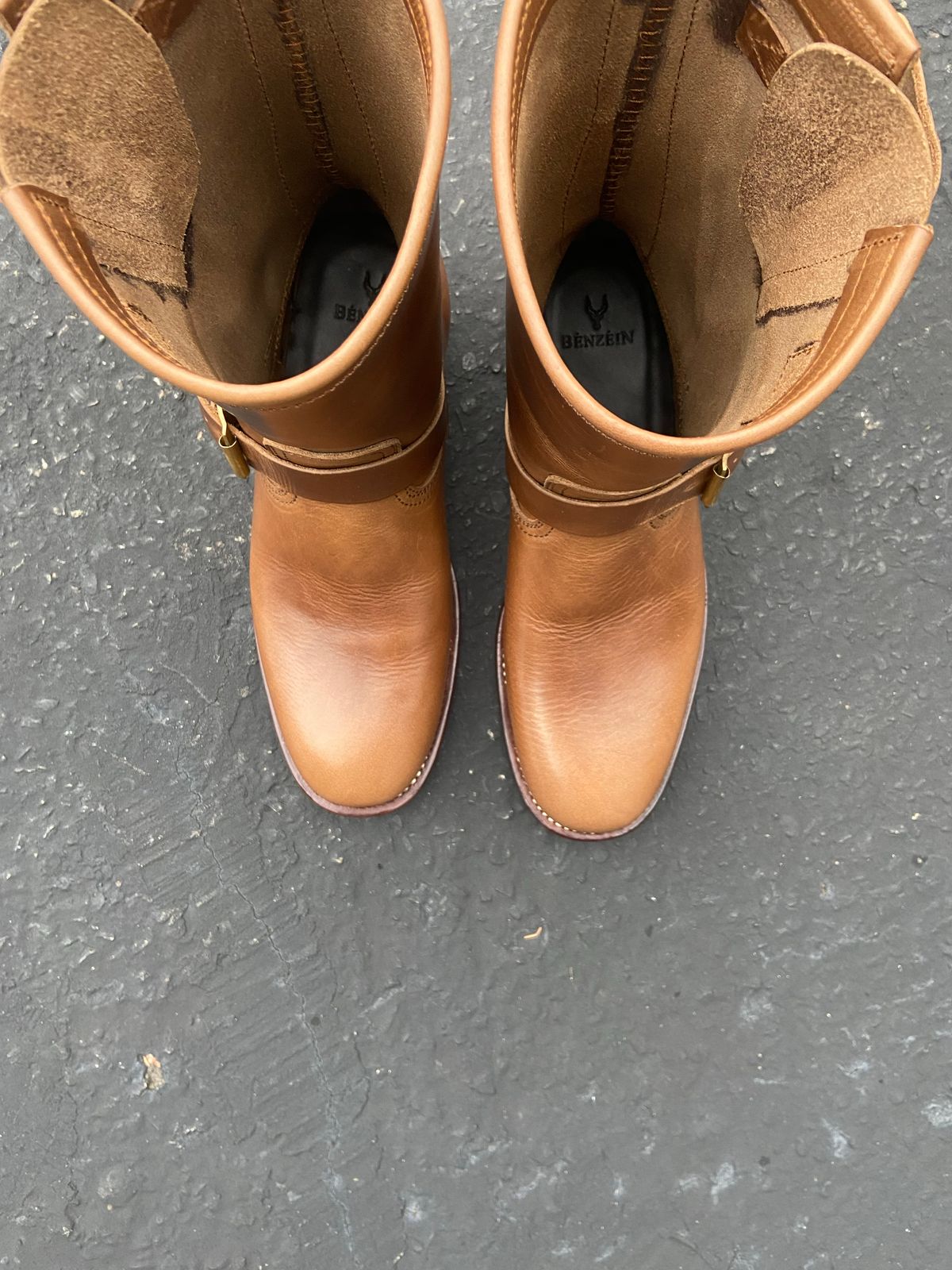 Photo by akindatallboy on October 1, 2022 of the Benzein The Keeper 'Type 2' Engineer Boot in Horween Natural Chromexcel.
