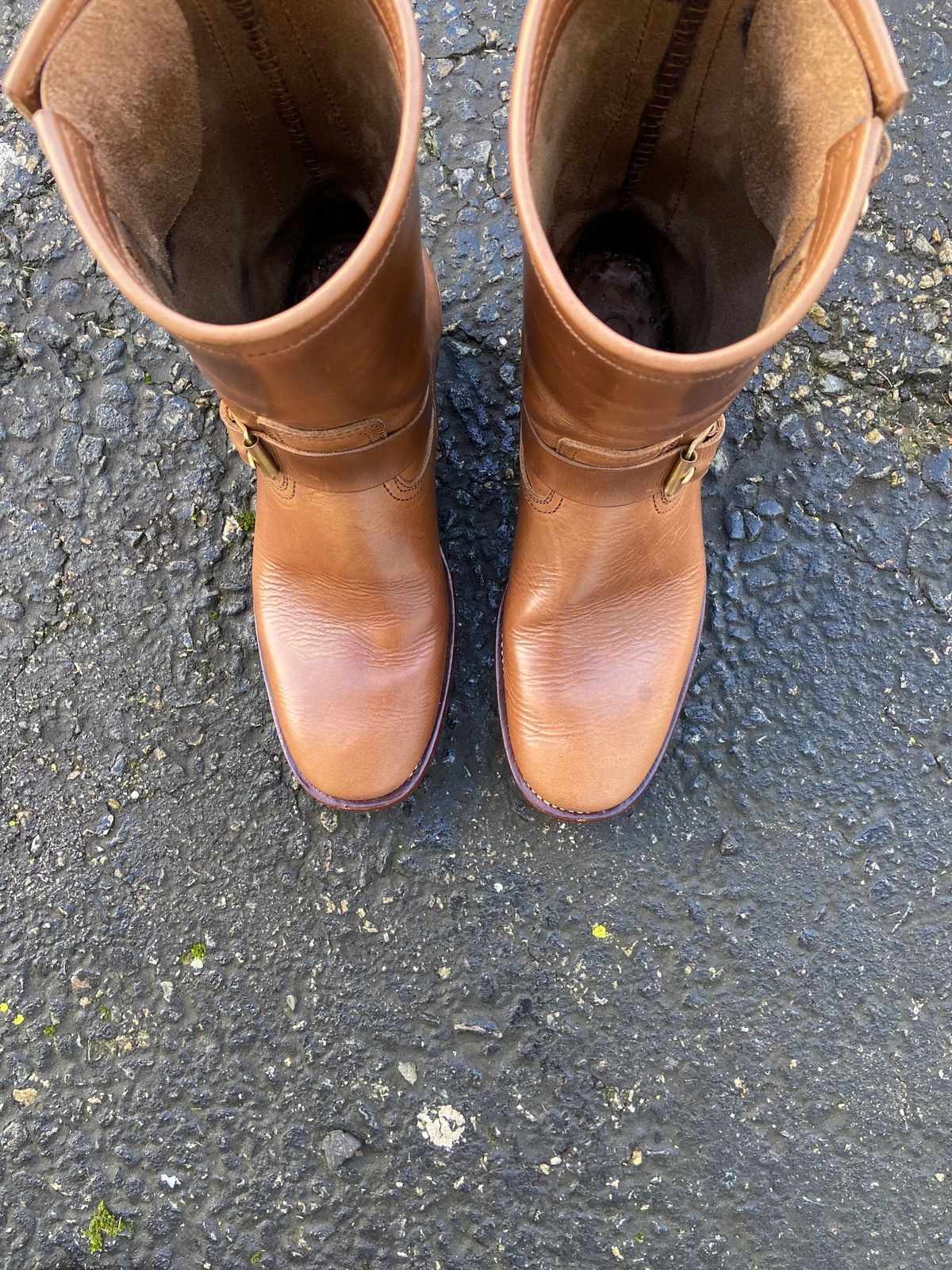 Photo by akindatallboy on November 5, 2022 of the Benzein The Keeper 'Type 2' Engineer Boot in Horween Natural Chromexcel.