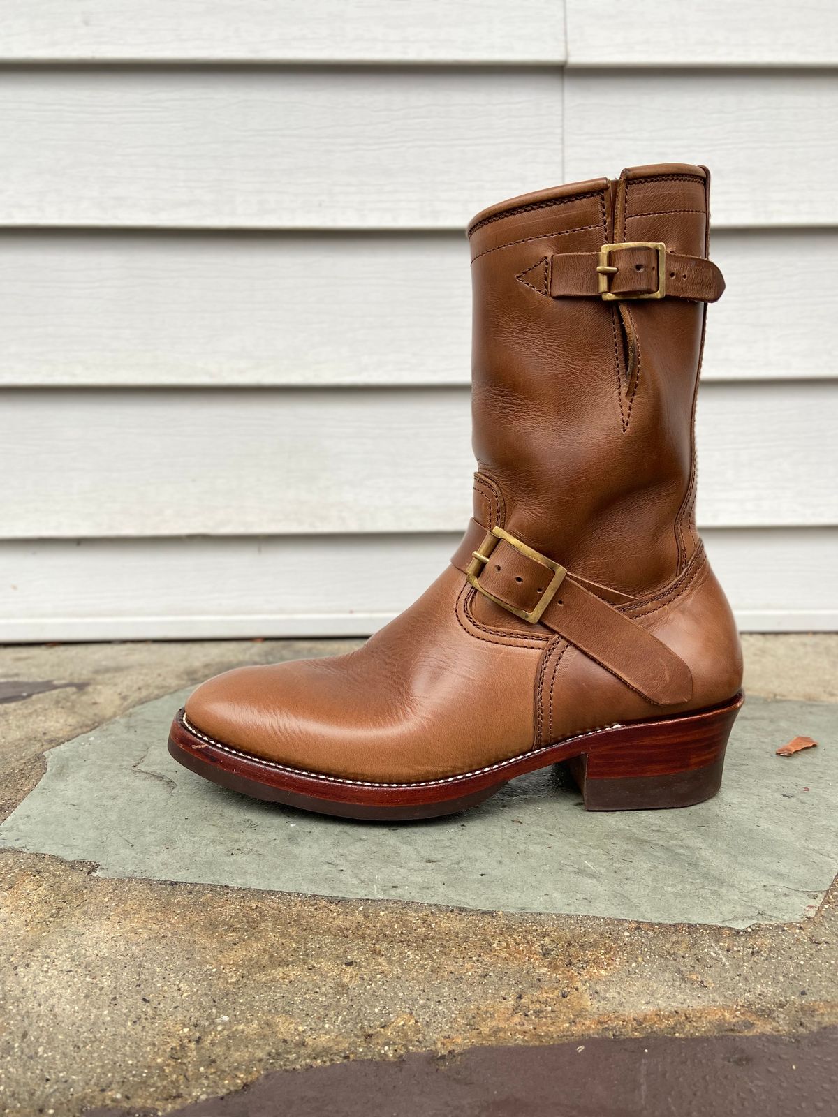 Photo by akindatallboy on December 3, 2022 of the Benzein The Keeper 'Type 2' Engineer Boot in Horween Natural Chromexcel.