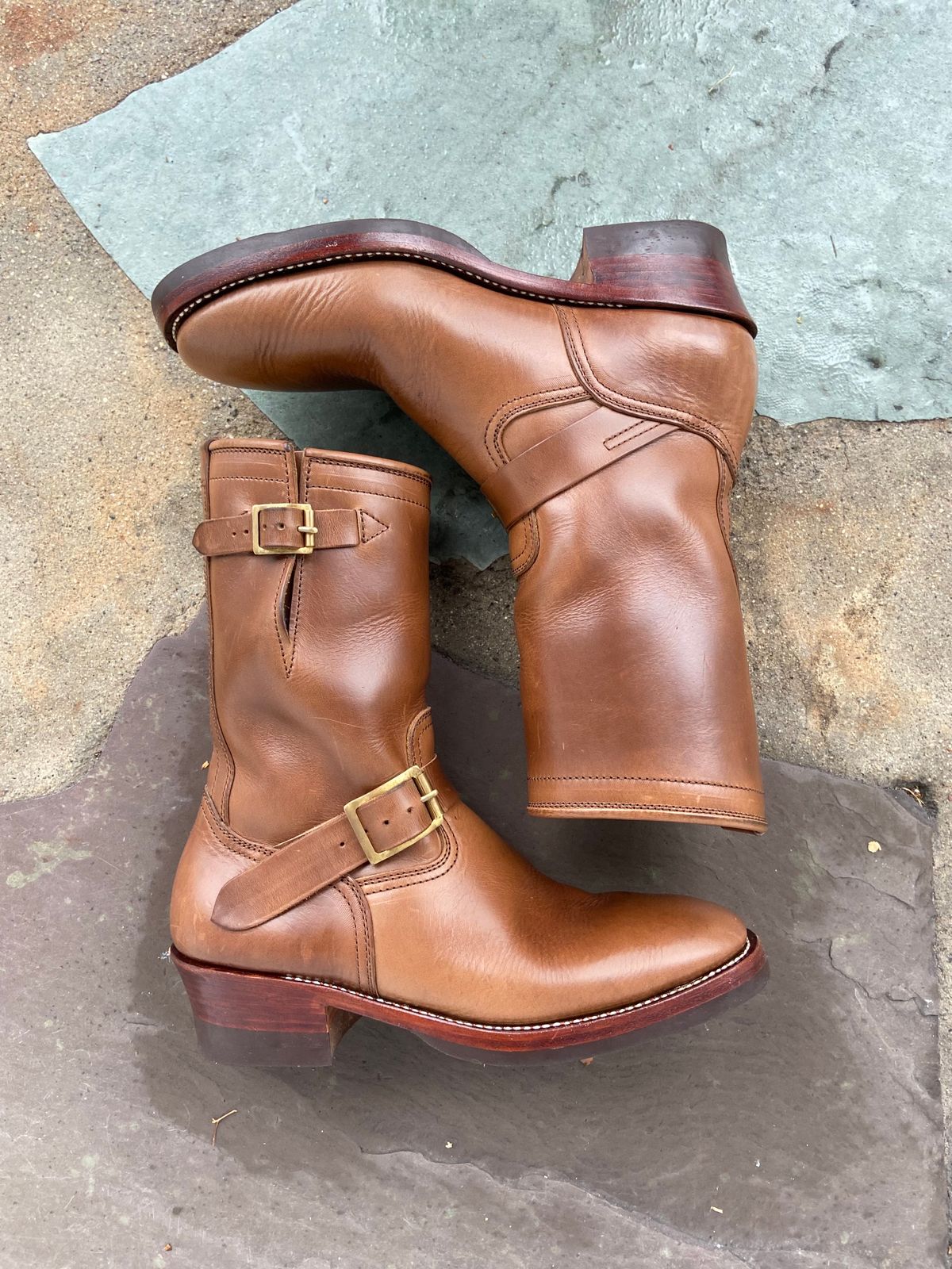 Photo by akindatallboy on December 3, 2022 of the Benzein The Keeper 'Type 2' Engineer Boot in Horween Natural Chromexcel.