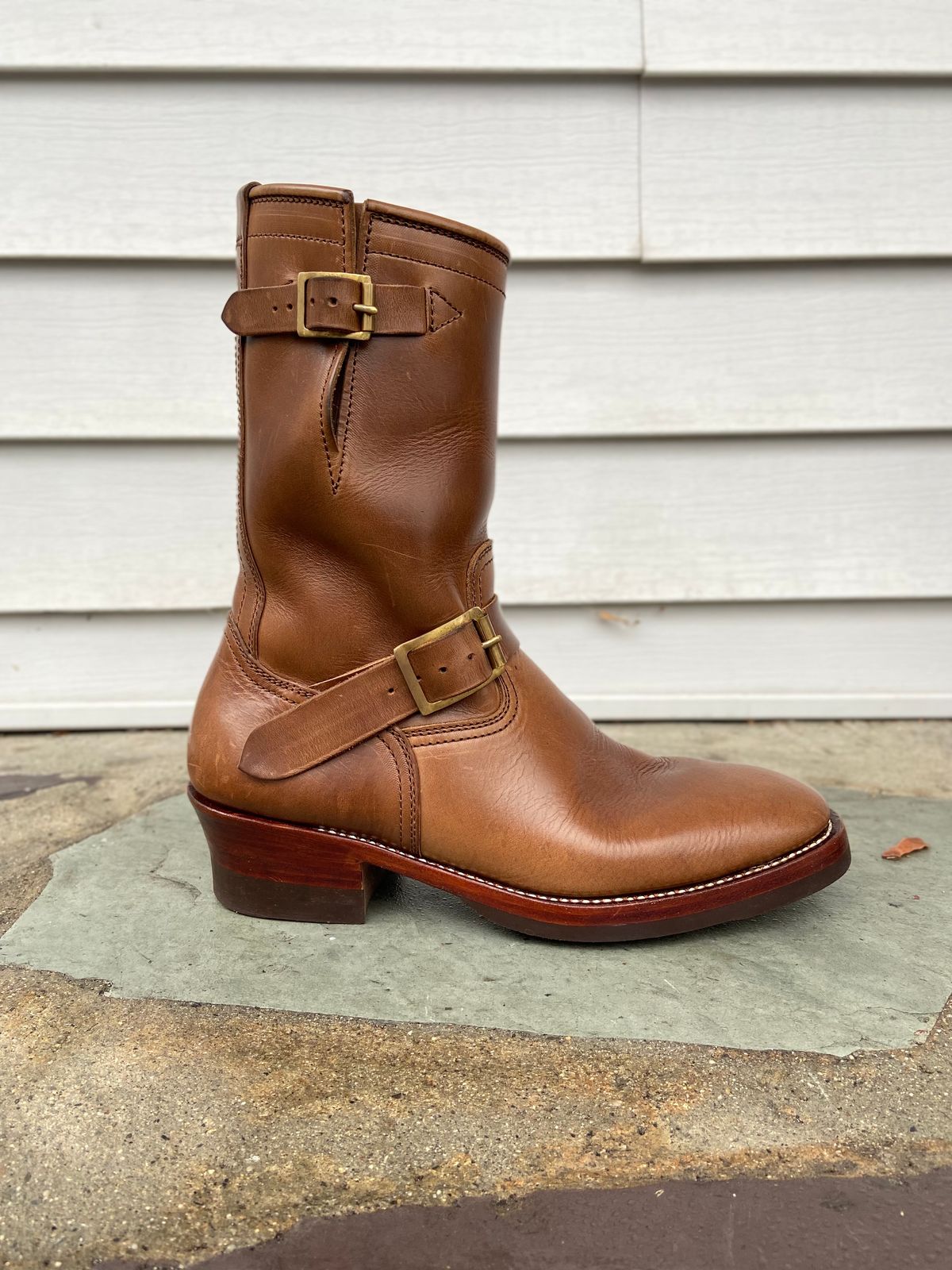 Photo by akindatallboy on December 3, 2022 of the Benzein The Keeper 'Type 2' Engineer Boot in Horween Natural Chromexcel.