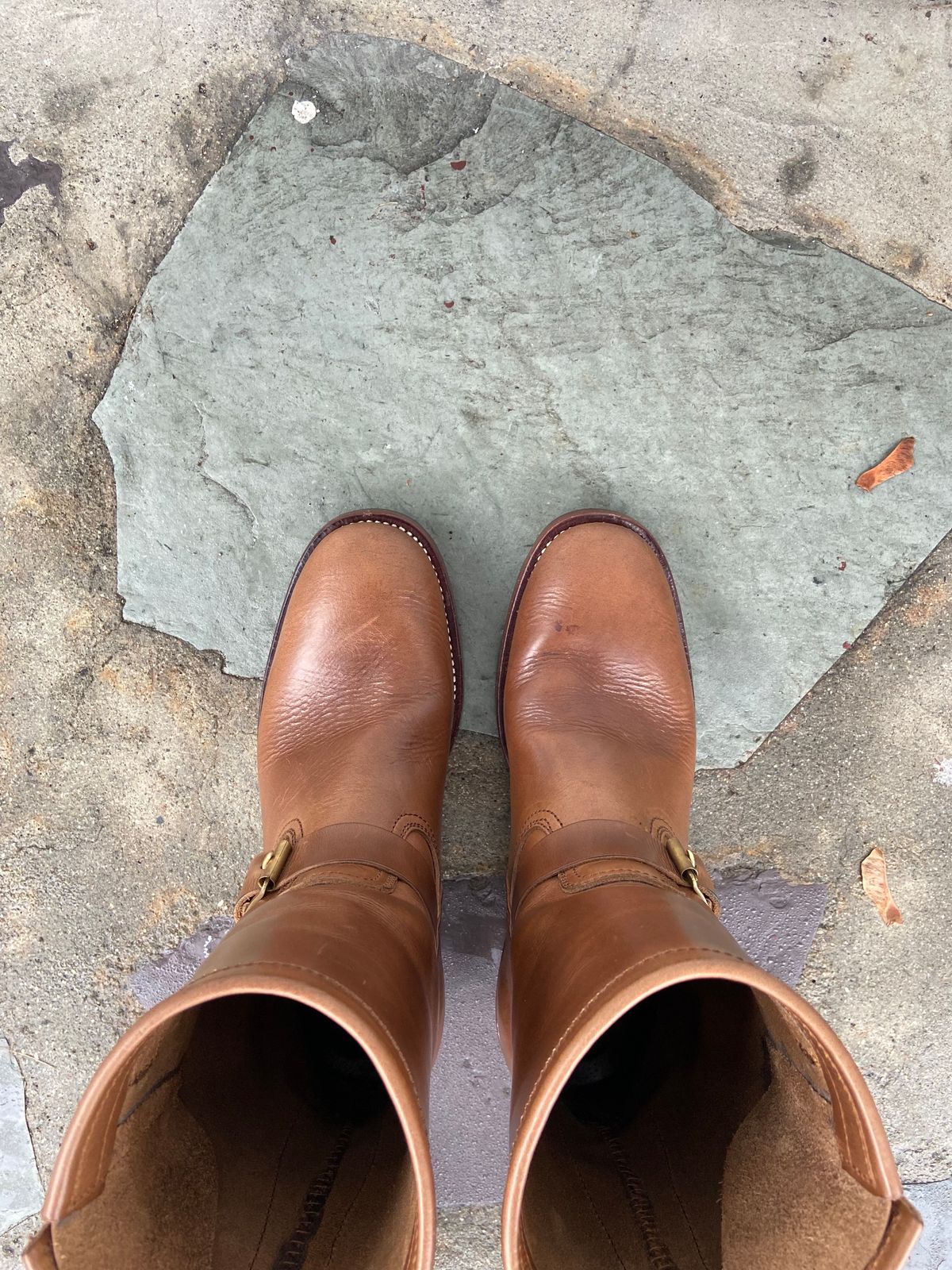 Photo by akindatallboy on December 3, 2022 of the Benzein The Keeper 'Type 2' Engineer Boot in Horween Natural Chromexcel.