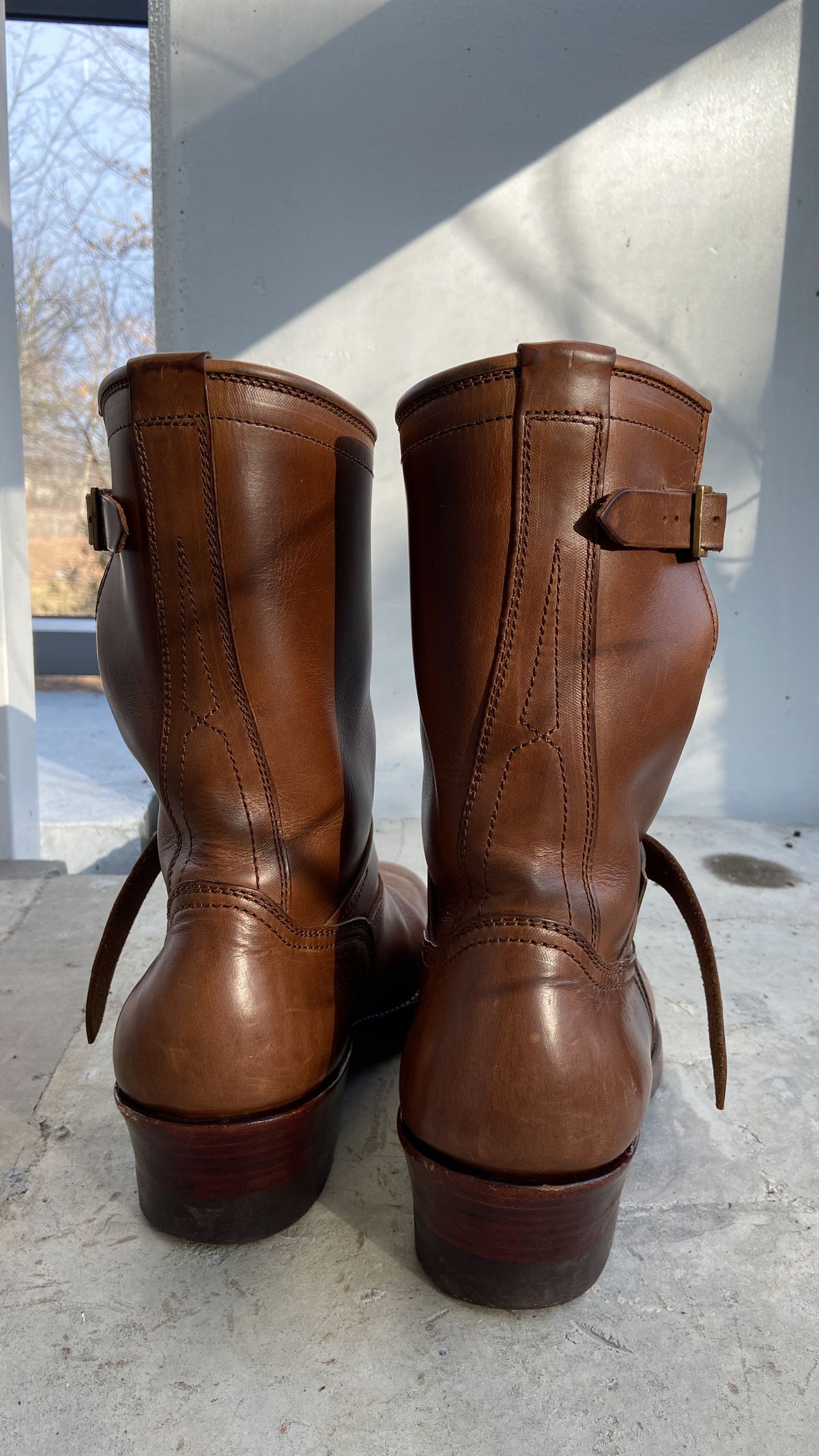 Photo by akindatallboy on February 5, 2023 of the Benzein The Keeper 'Type 2' Engineer Boot in Horween Natural Chromexcel.