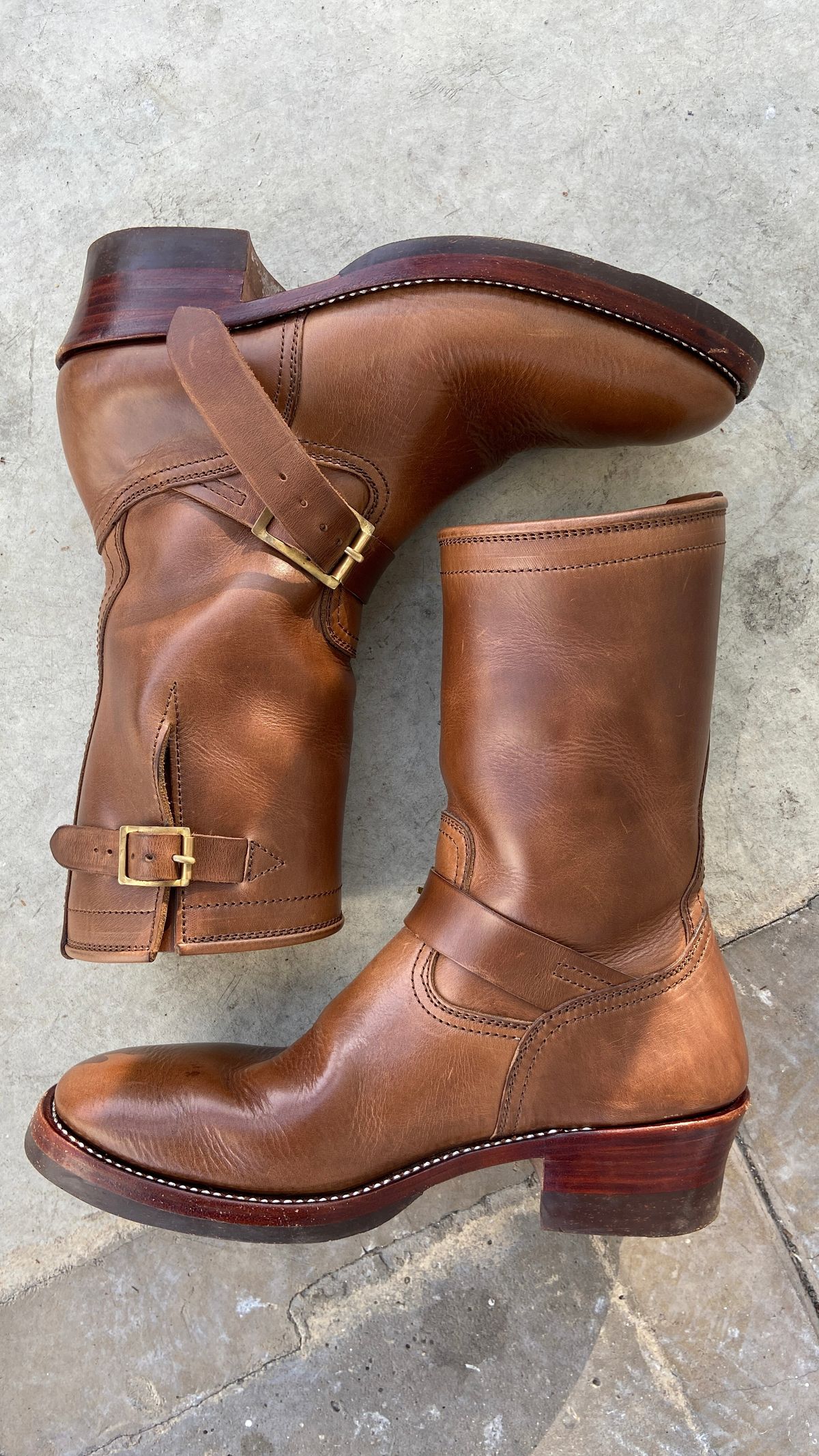 Photo by akindatallboy on February 5, 2023 of the Benzein The Keeper 'Type 2' Engineer Boot in Horween Natural Chromexcel.
