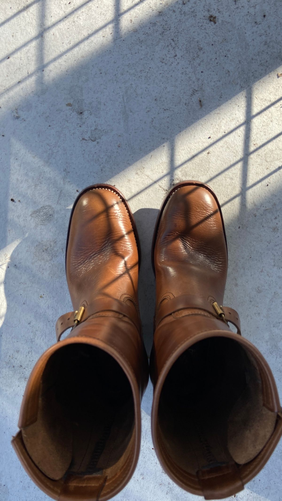 Photo by akindatallboy on February 5, 2023 of the Benzein The Keeper 'Type 2' Engineer Boot in Horween Natural Chromexcel.