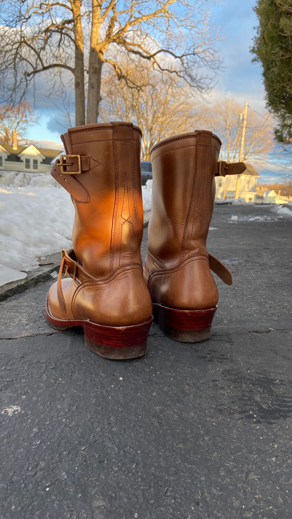 Photo by akindatallboy on March 5, 2023 of the Benzein The Keeper 'Type 2' Engineer Boot in Horween Natural Chromexcel.