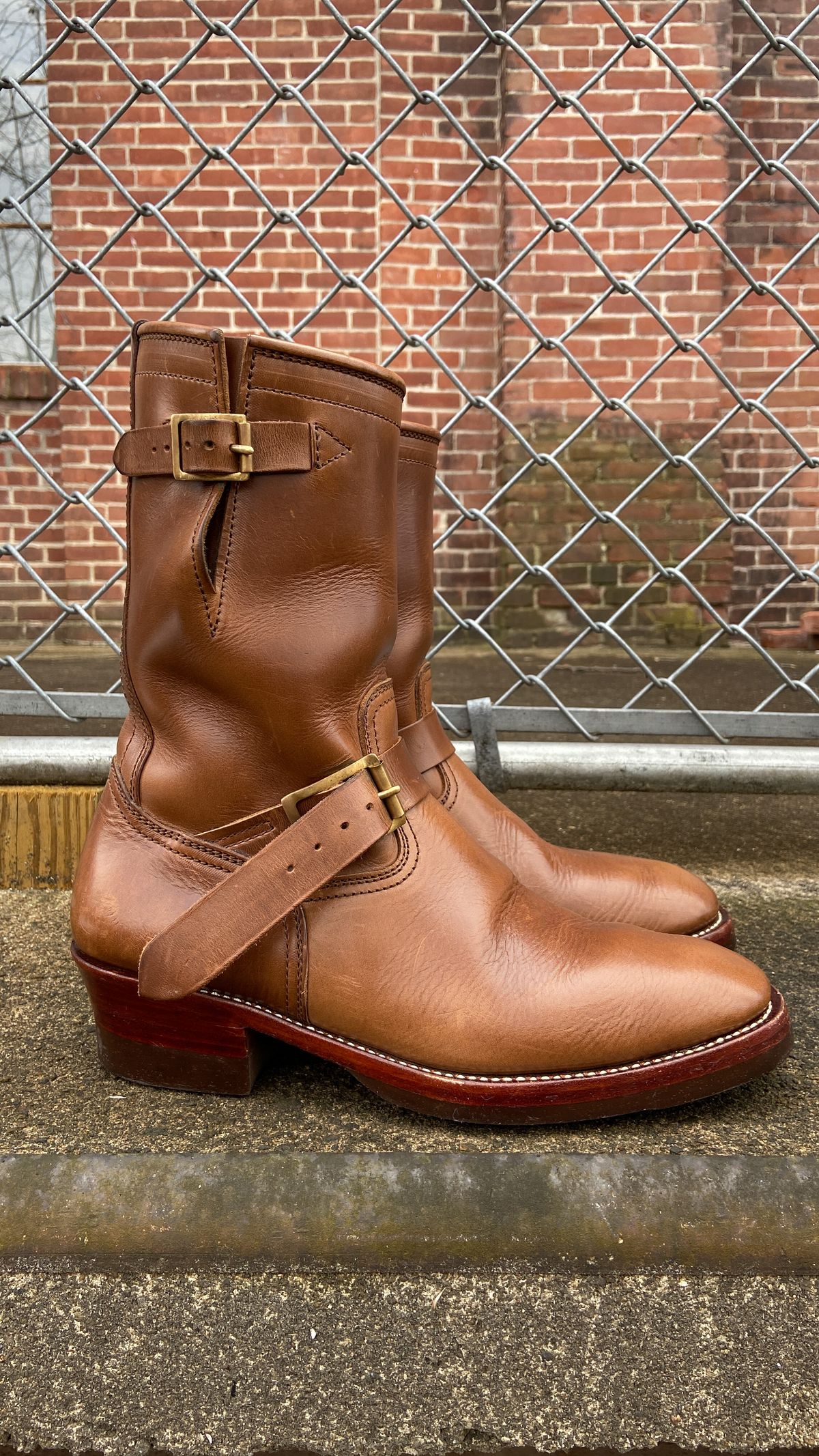Photo by akindatallboy on April 4, 2023 of the Benzein The Keeper 'Type 2' Engineer Boot in Horween Natural Chromexcel.