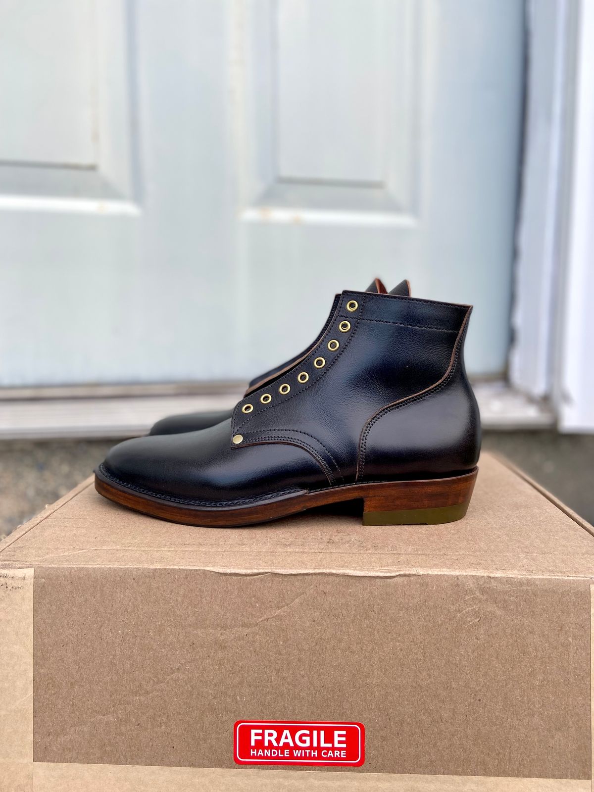 Photo by akindatallboy on August 20, 2022 of the NF Bootmaker Milton Boot in Horween Black Chromexcel.