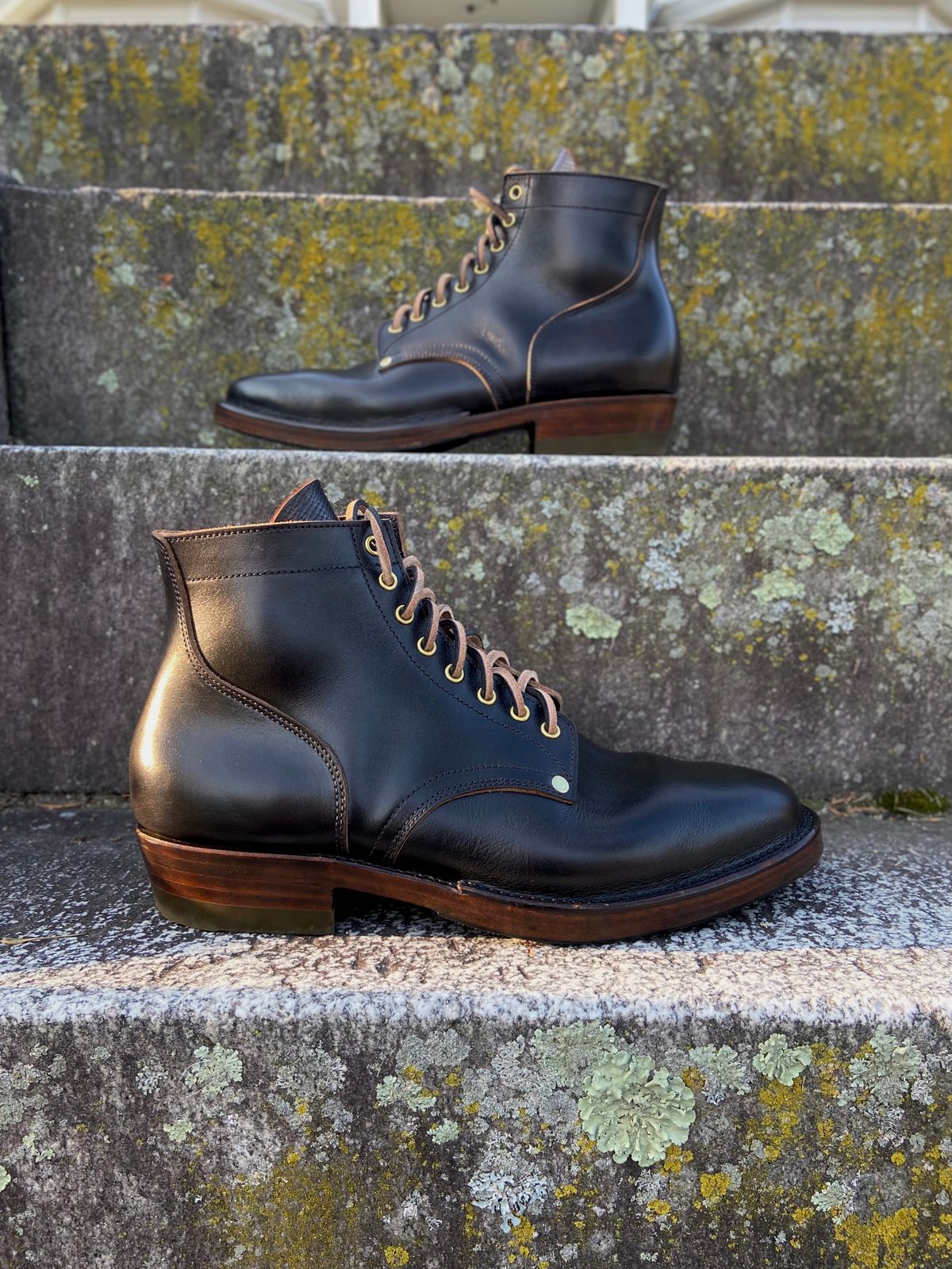 Photo by akindatallboy on August 26, 2022 of the NF Bootmaker Milton Boot in Horween Black Chromexcel.