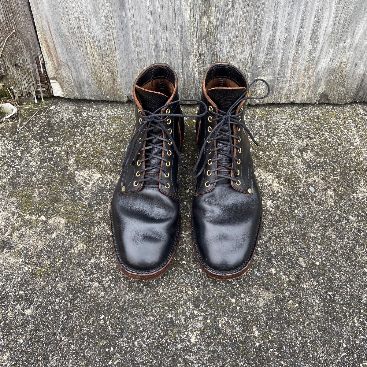 Photo by akindatallboy on February 9, 2024 of the NF Bootmaker Milton Boot in Horween Black Chromexcel.