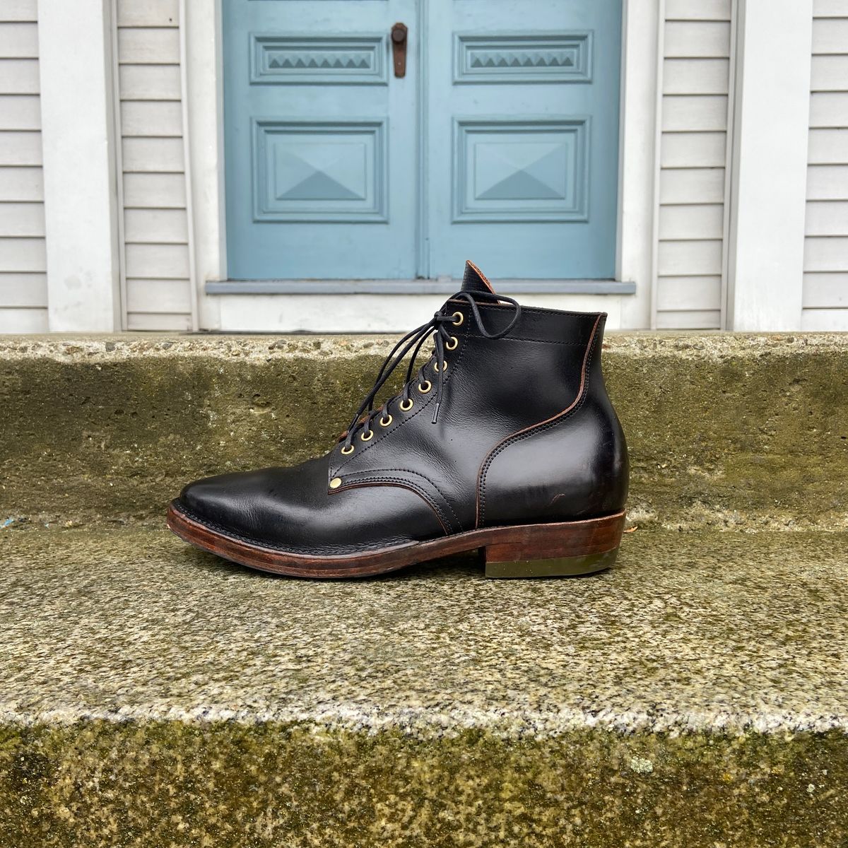 Photo by akindatallboy on February 9, 2024 of the NF Bootmaker Milton Boot in Horween Black Chromexcel.