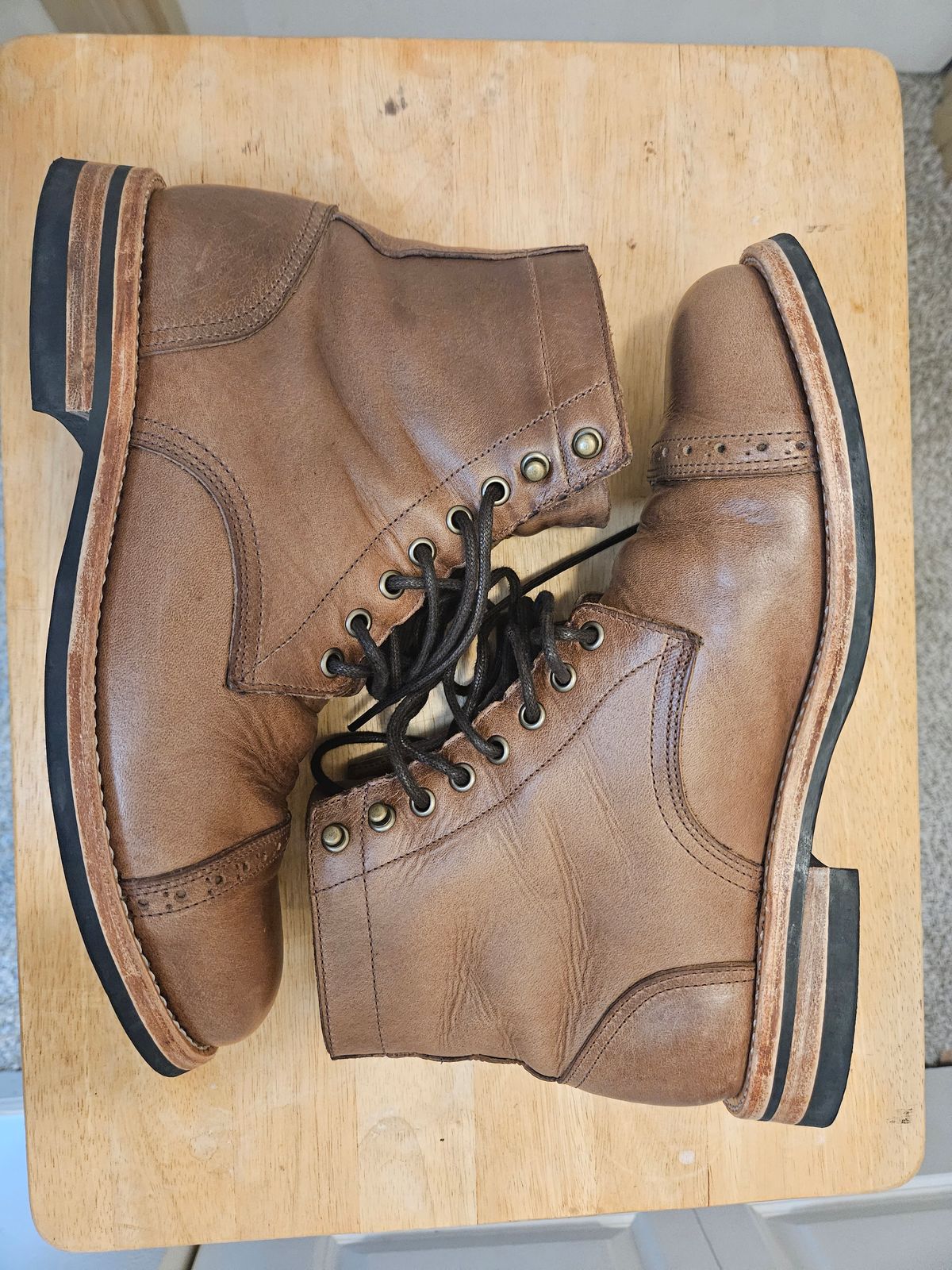 Photo by DarthCalamitus on October 8, 2023 of the Oak Street Bootmakers Trench Boot in Horween Natural Chromexcel.