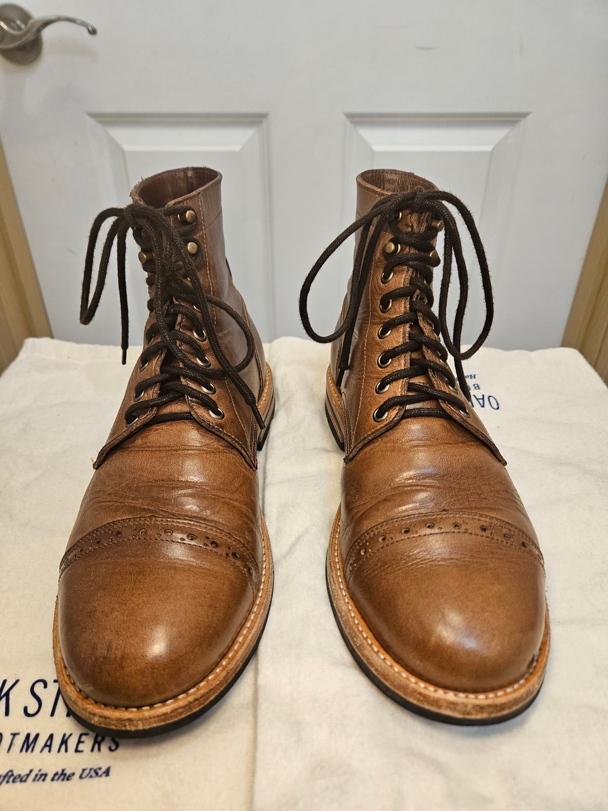 Photo by DarthCalamitus on December 2, 2023 of the Oak Street Bootmakers Trench Boot in Horween Natural Chromexcel.