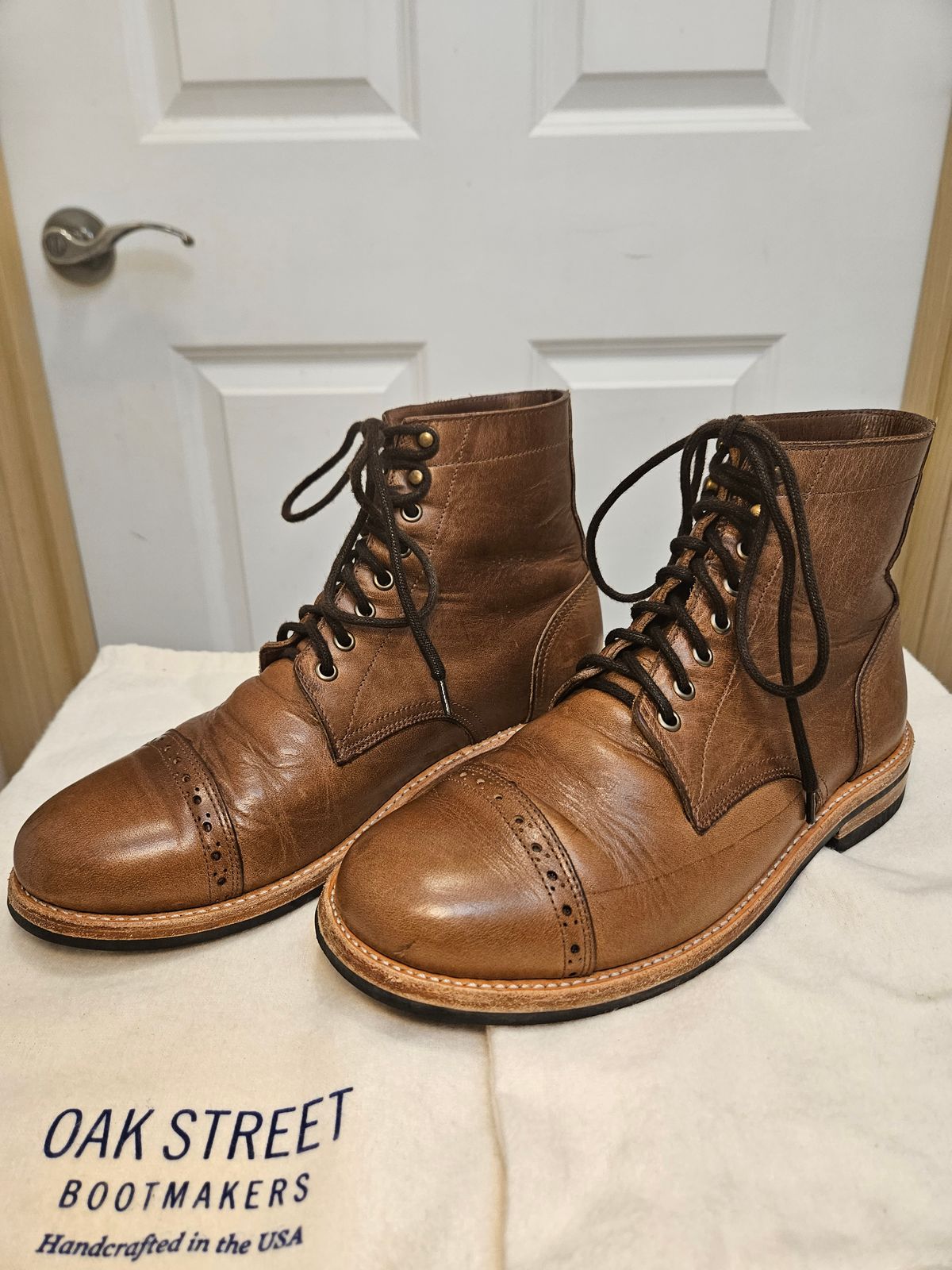 Photo by DarthCalamitus on December 2, 2023 of the Oak Street Bootmakers Trench Boot in Horween Natural Chromexcel.