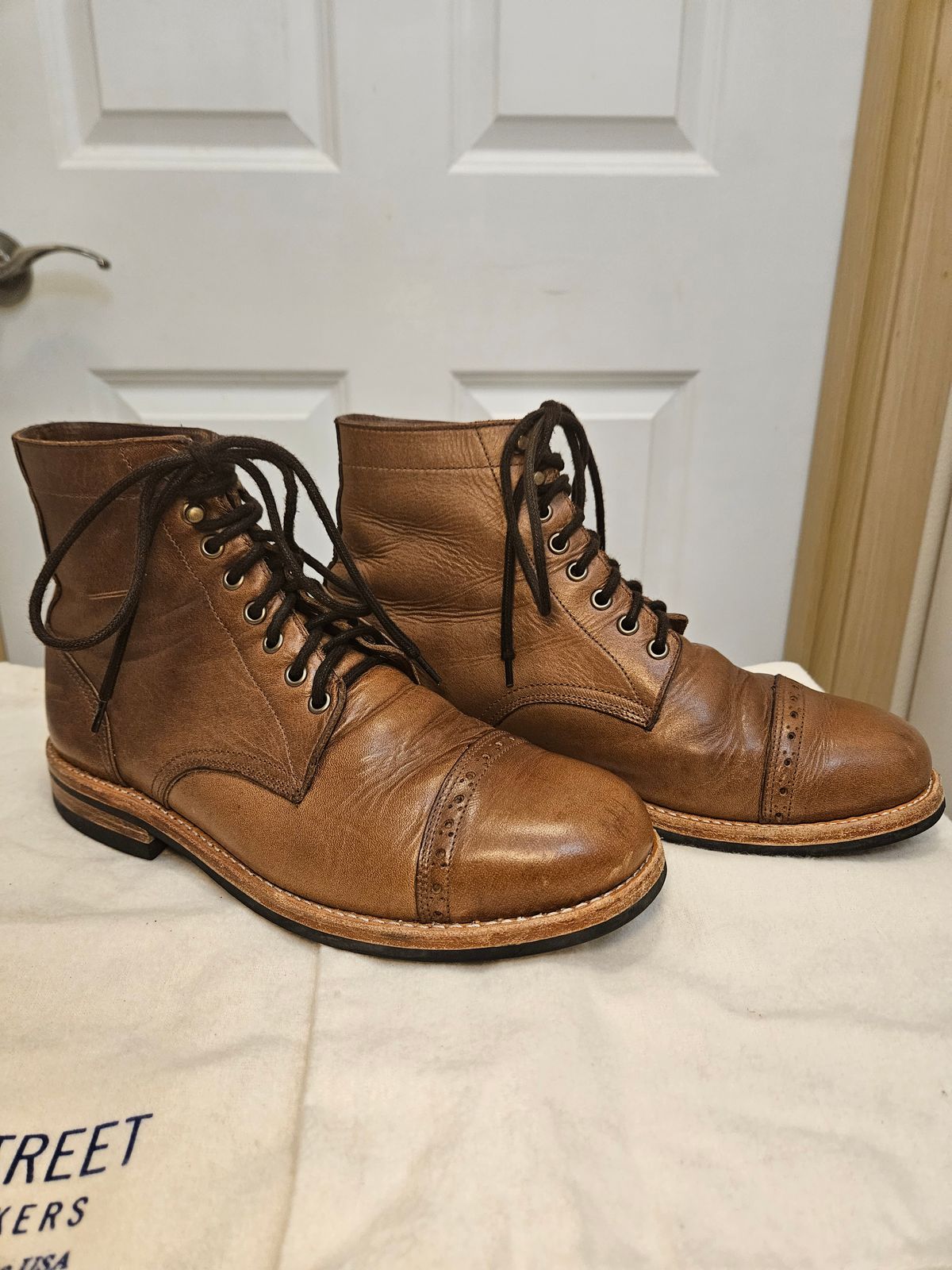 Photo by DarthCalamitus on December 2, 2023 of the Oak Street Bootmakers Trench Boot in Horween Natural Chromexcel.