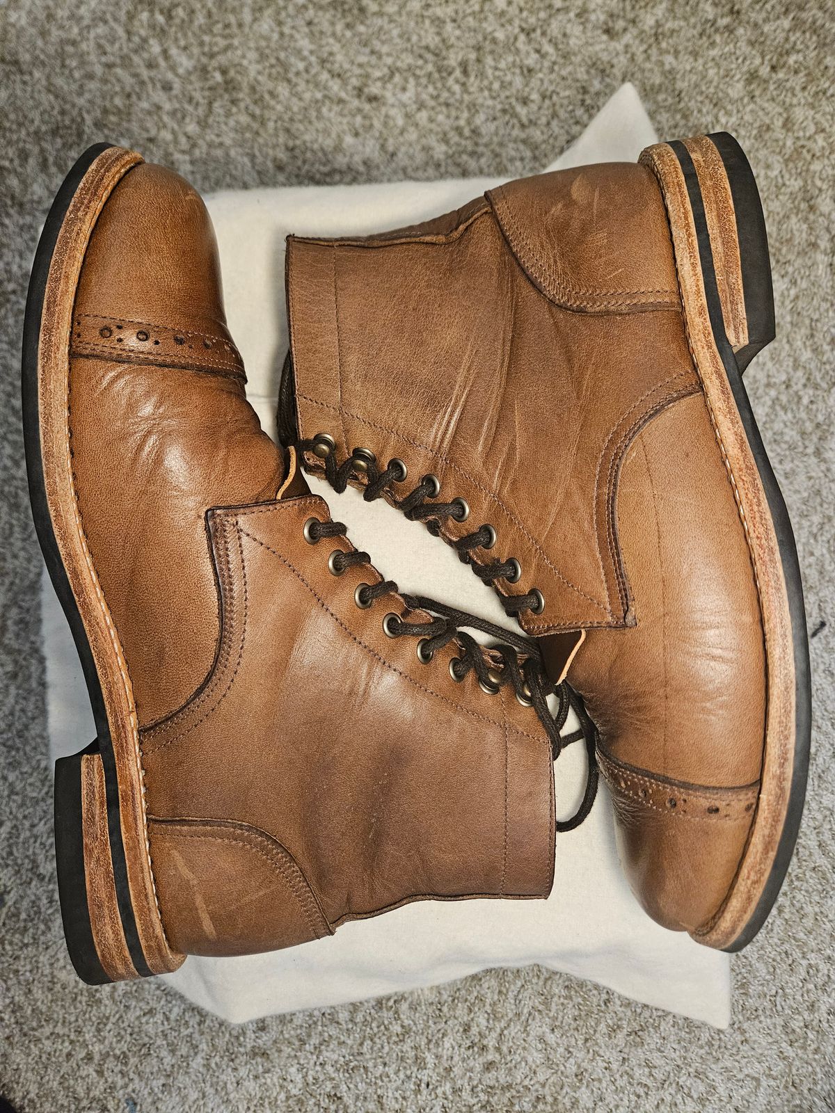 Photo by DarthCalamitus on January 1, 2024 of the Oak Street Bootmakers Trench Boot in Horween Natural Chromexcel.