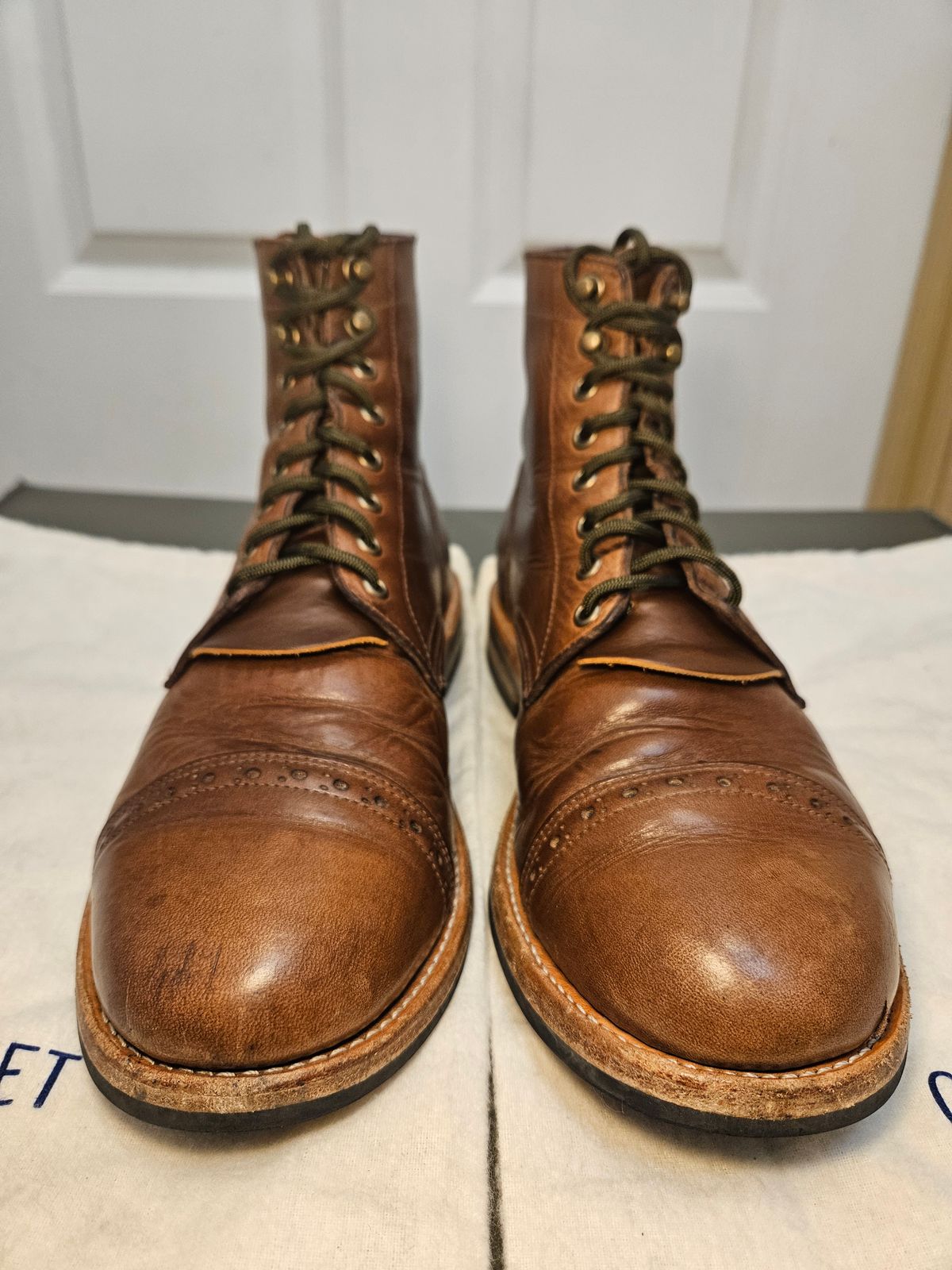 Photo by DarthCalamitus on March 1, 2024 of the Oak Street Bootmakers Trench Boot in Horween Natural Chromexcel.