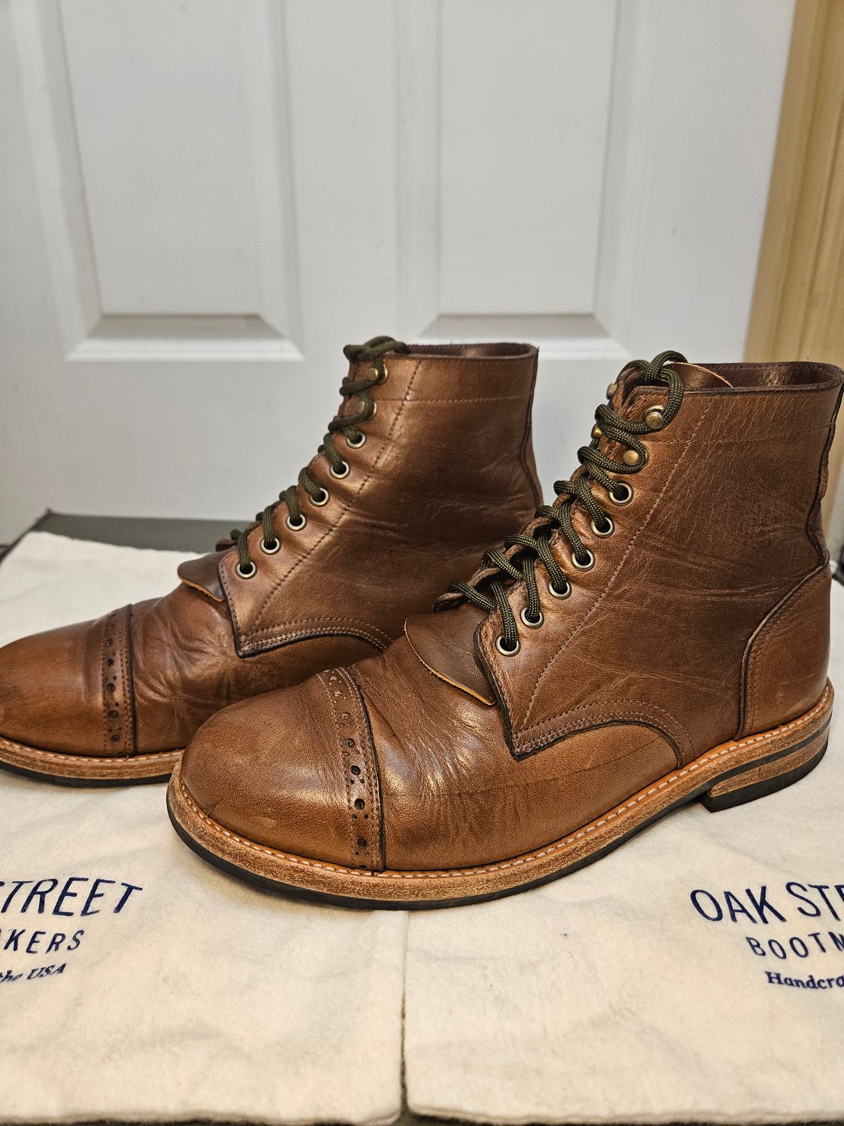 Photo by DarthCalamitus on March 1, 2024 of the Oak Street Bootmakers Trench Boot in Horween Natural Chromexcel.