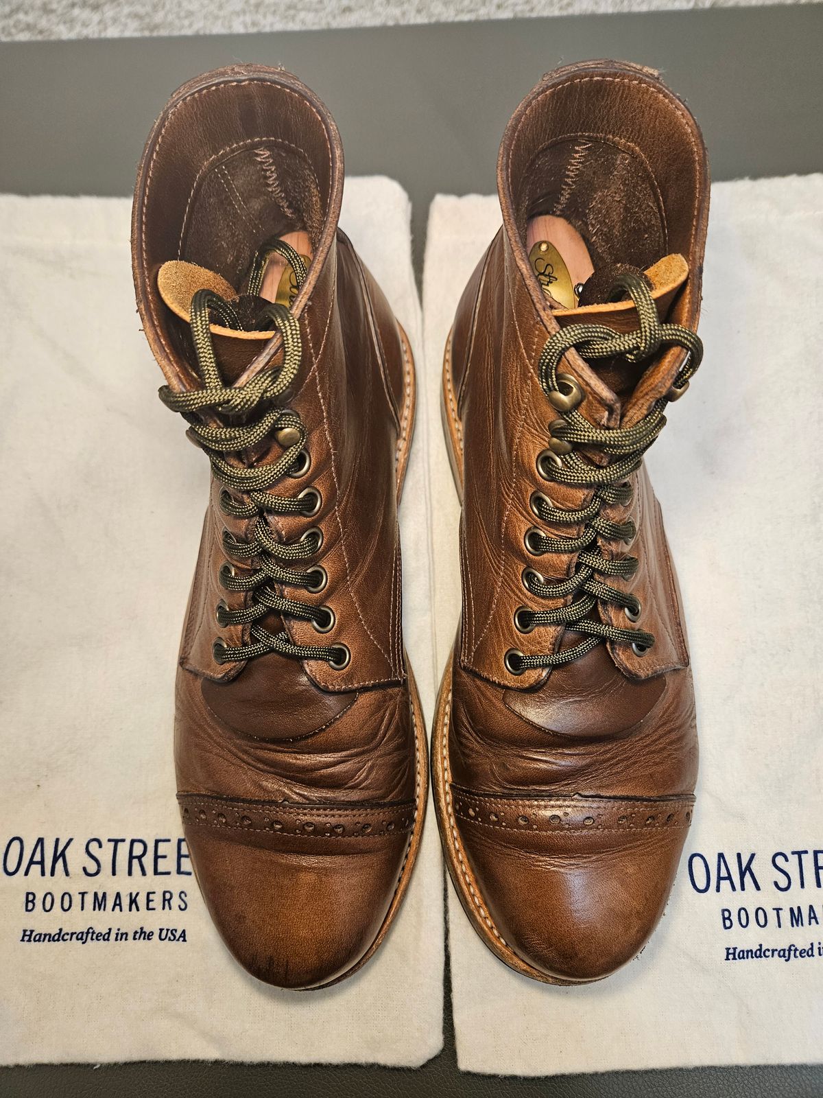 Photo by DarthCalamitus on March 1, 2024 of the Oak Street Bootmakers Trench Boot in Horween Natural Chromexcel.