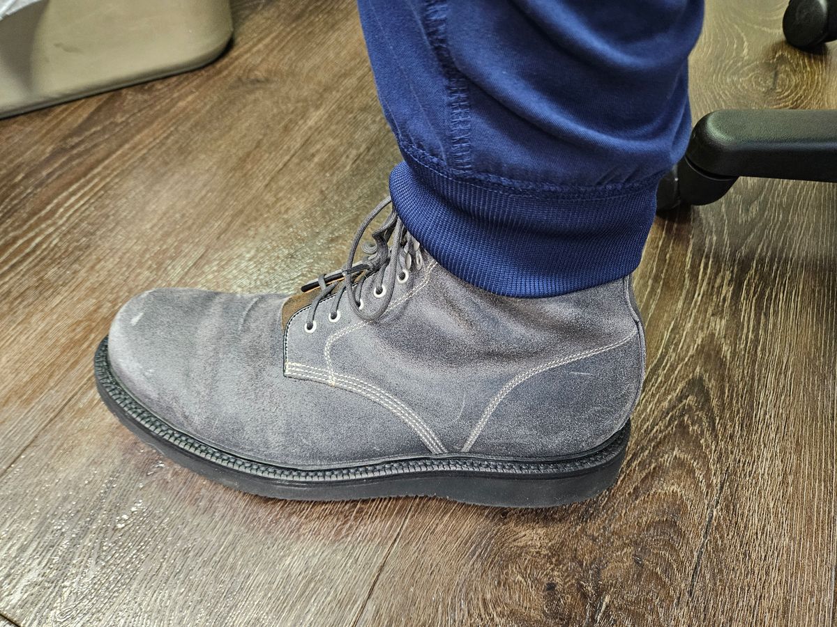 Photo by DarthCalamitus on December 30, 2024 of the Grant Stone Grant Stone / Baroda Boot in C.F. Stead Frost Waxy Commander.