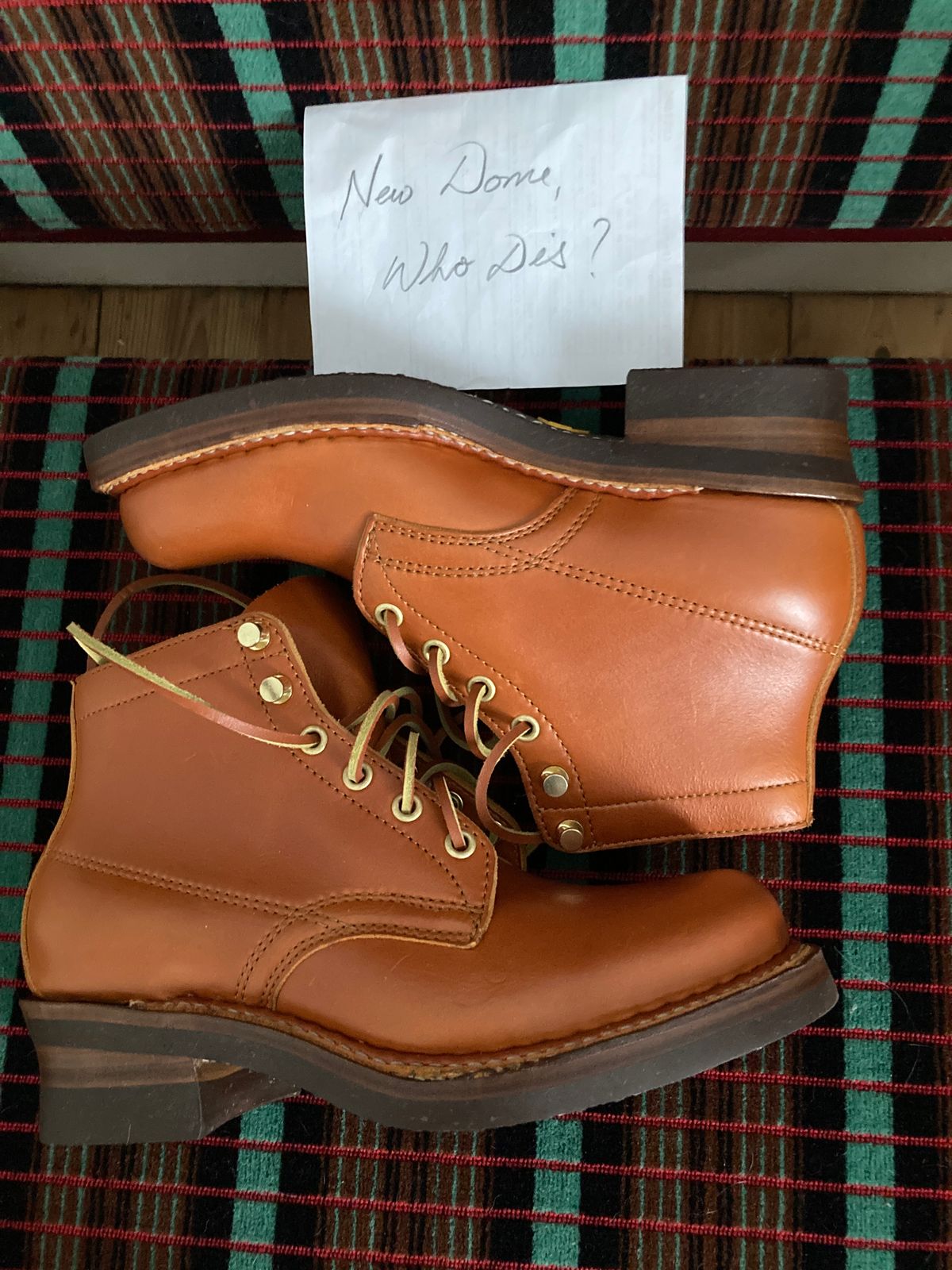 Photo by Siany123 on October 1, 2025 of the Crush On Retro Timber in Mid Brown Cowhide.