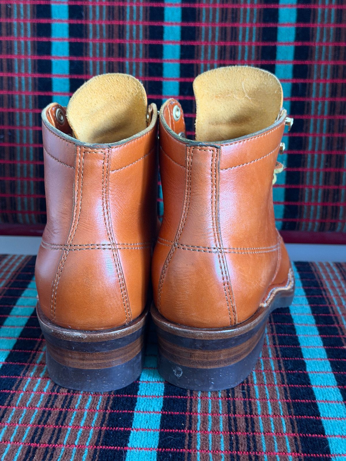 Photo by Siany123 on November 3, 2025 of the Crush On Retro Timber in Mid Brown Cowhide.