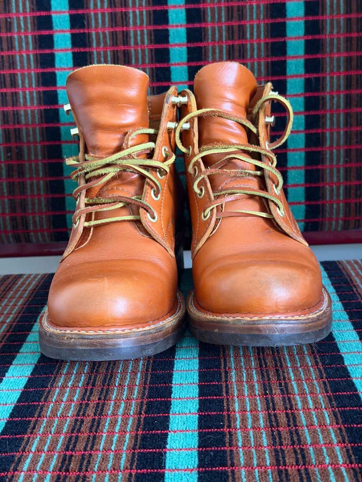 Photo by Siany123 on November 3, 2025 of the Crush On Retro Timber in Mid Brown Cowhide.