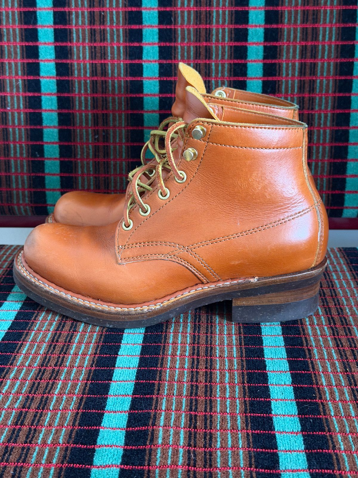 Photo by Siany123 on November 3, 2025 of the Crush On Retro Timber in Mid Brown Cowhide.