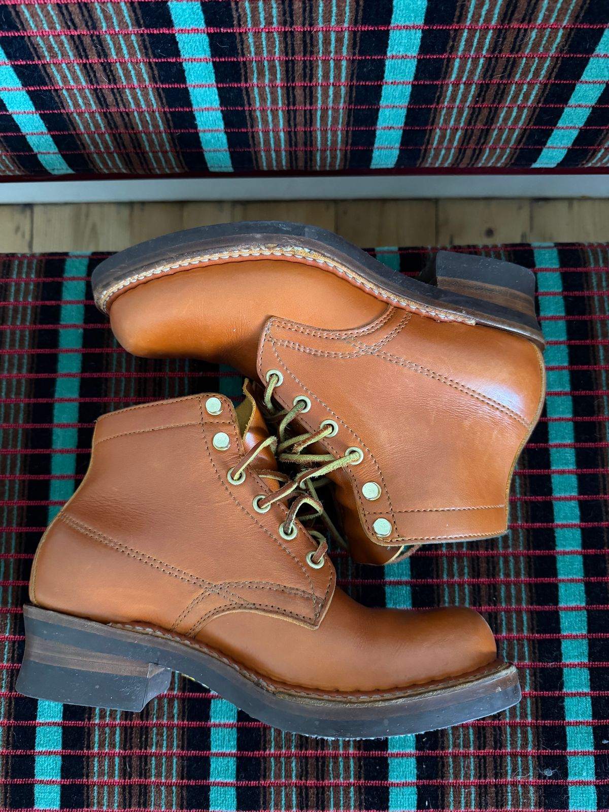 Photo by Siany123 on November 3, 2025 of the Crush On Retro Timber in Mid Brown Cowhide.