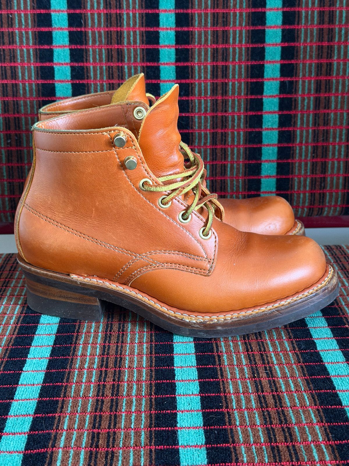 Photo by Siany123 on November 3, 2025 of the Crush On Retro Timber in Mid Brown Cowhide.