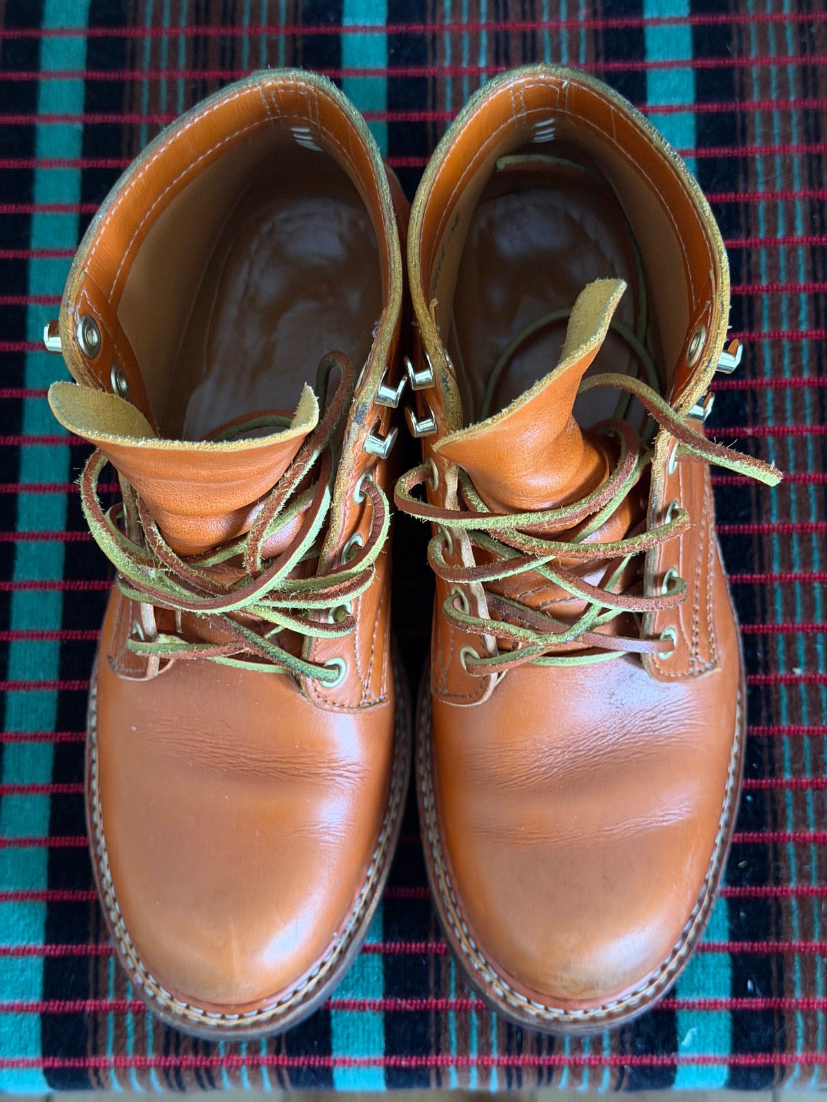 Photo by Siany123 on November 3, 2025 of the Crush On Retro Timber in Mid Brown Cowhide.