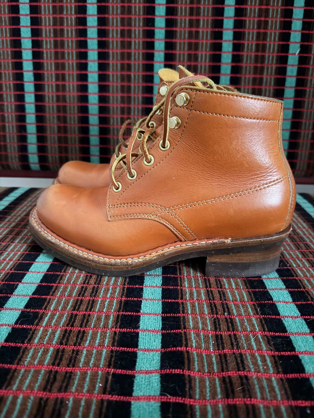 Photo by Siany123 on December 1, 2025 of the Crush On Retro Timber in Mid Brown Cowhide.