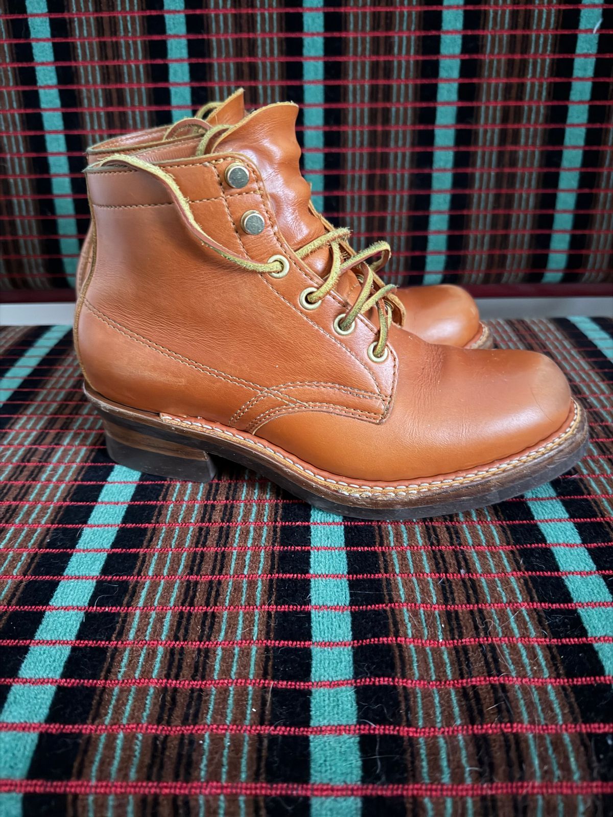 Photo by Siany123 on December 1, 2025 of the Crush On Retro Timber in Mid Brown Cowhide.