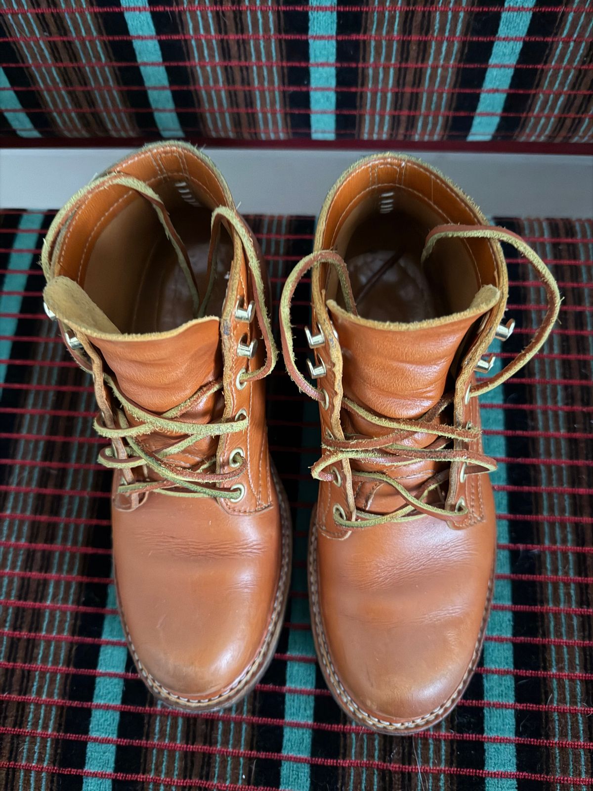 Photo by Siany123 on December 1, 2025 of the Crush On Retro Timber in Mid Brown Cowhide.