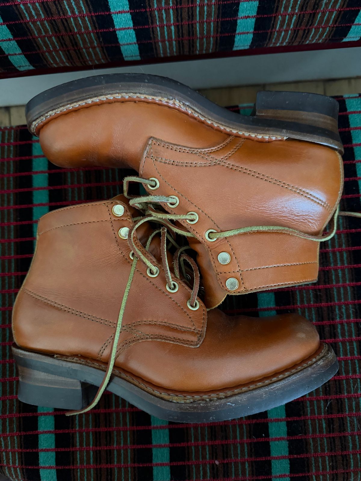 Photo by Siany123 on January 5, 2026 of the Crush On Retro Timber in Mid Brown Cowhide.