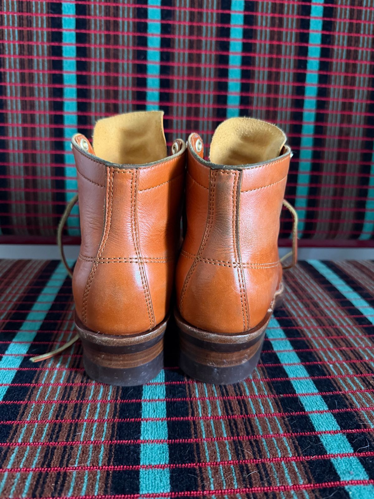 Photo by Siany123 on February 1, 2026 of the Crush On Retro Timber in Mid Brown Cowhide.