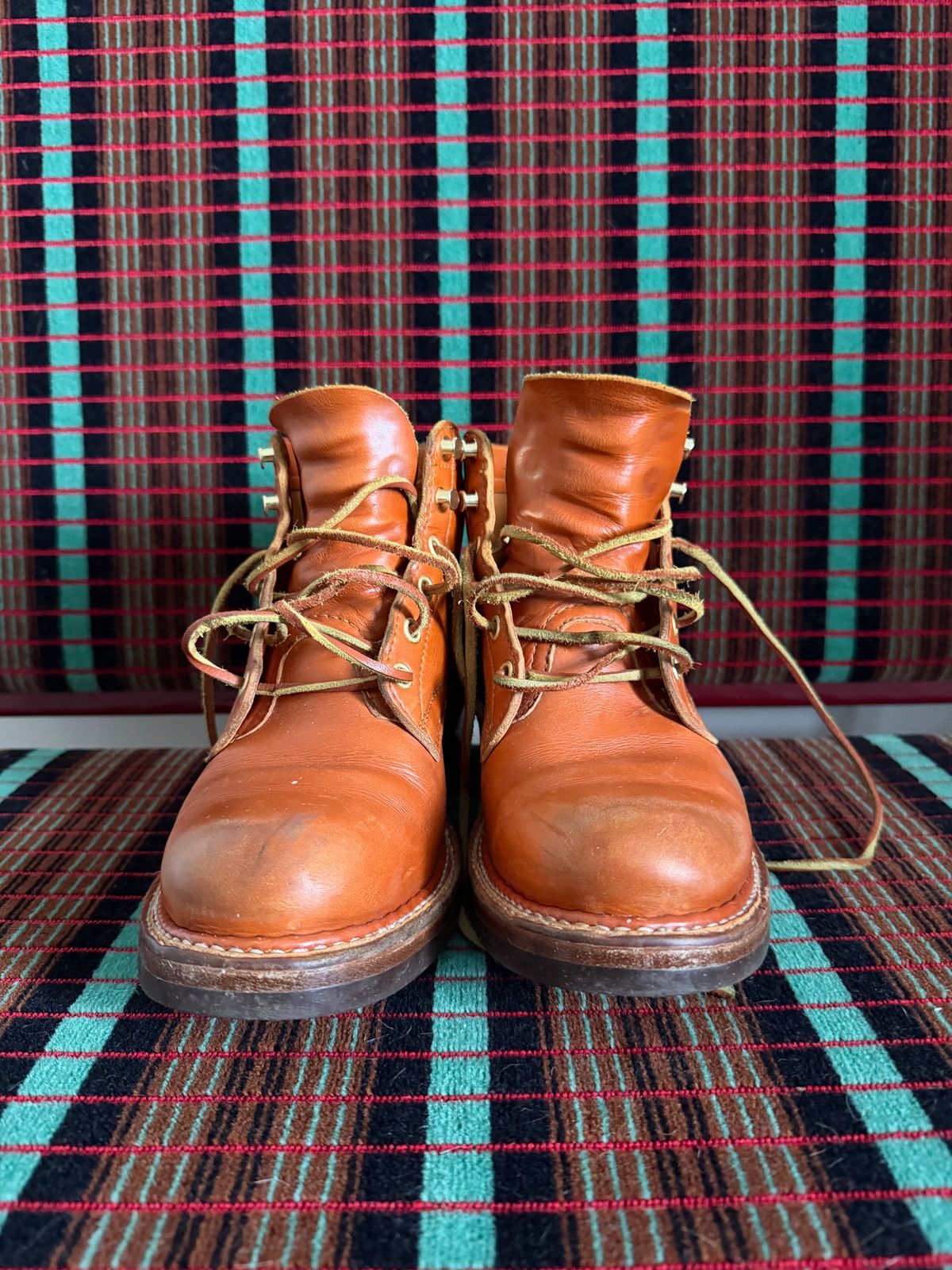 Photo by Siany123 on February 1, 2026 of the Crush On Retro Timber in Mid Brown Cowhide.