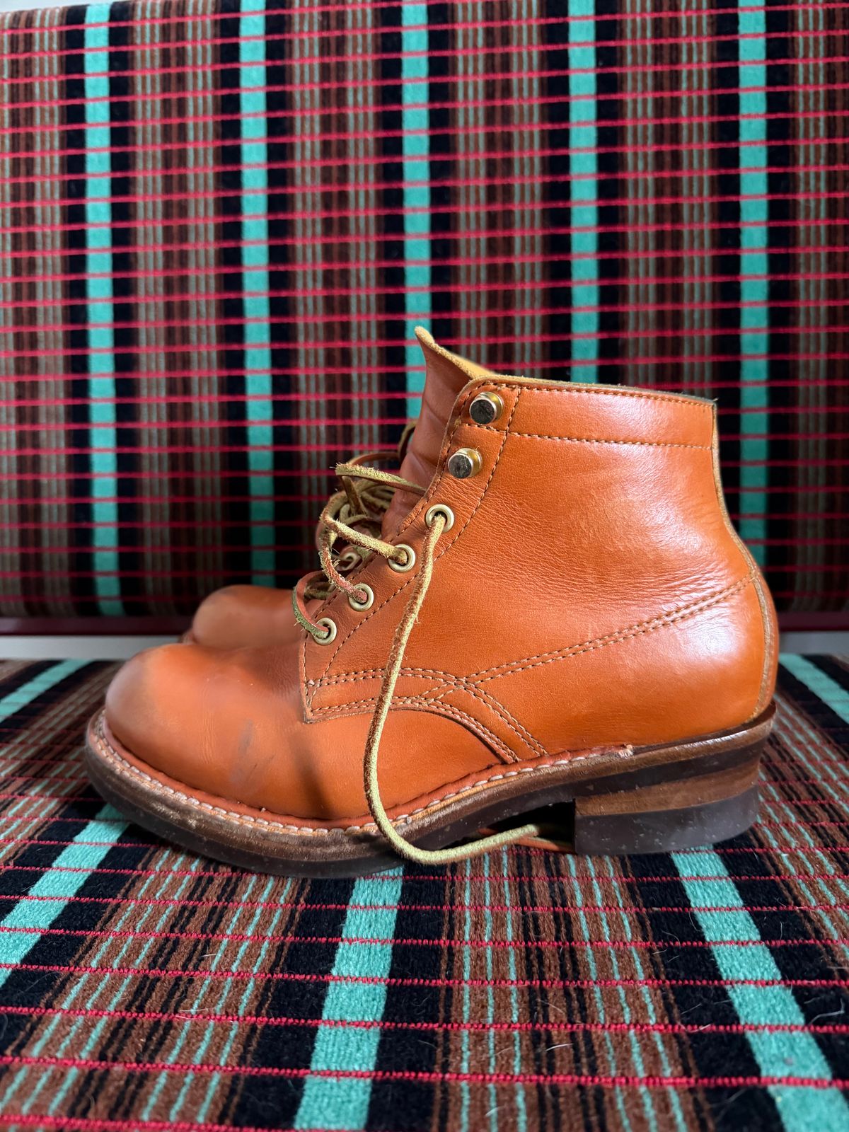 Photo by Siany123 on February 1, 2026 of the Crush On Retro Timber in Mid Brown Cowhide.