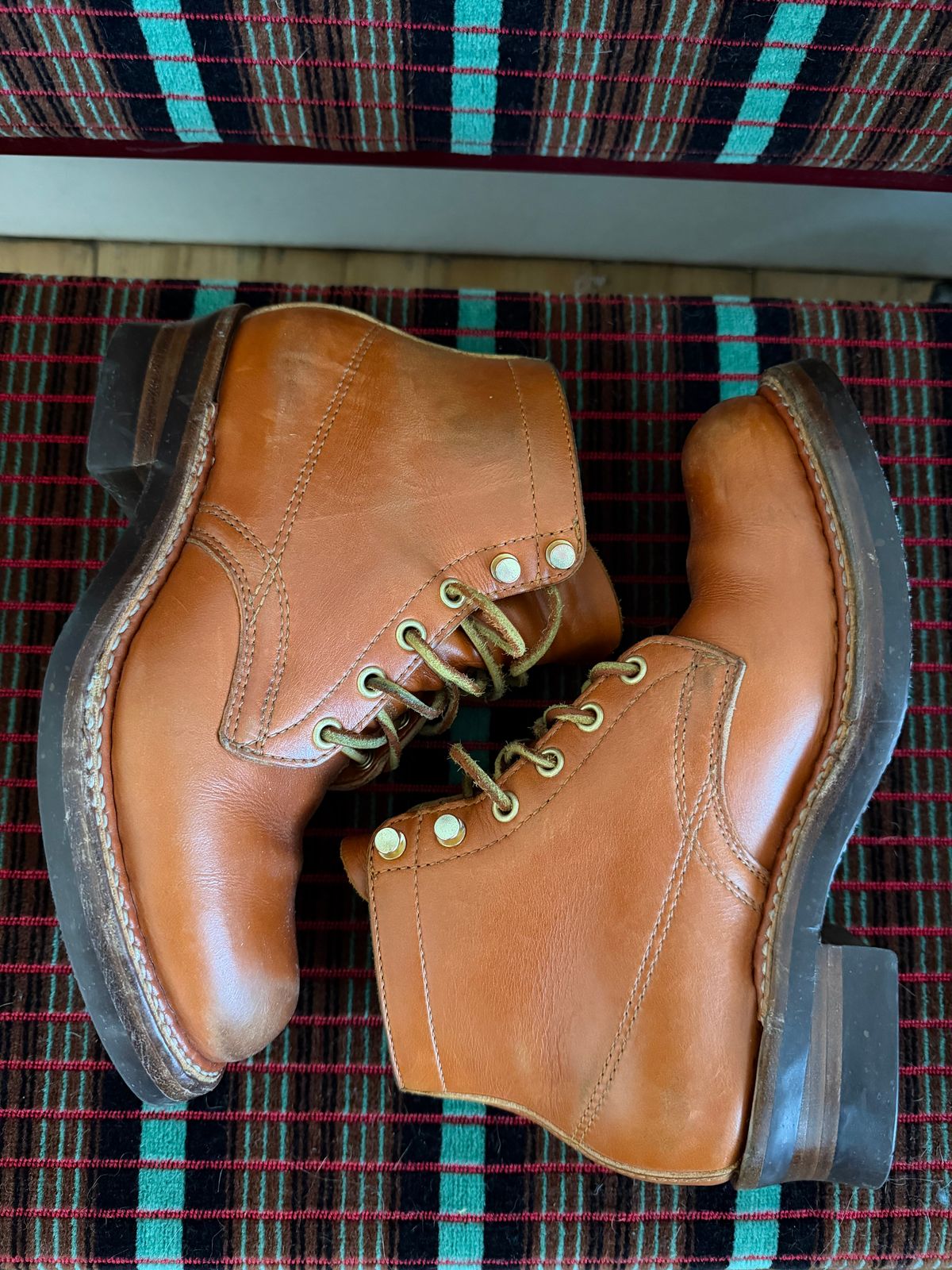 Photo by Siany123 on March 2, 2026 of the Crush On Retro Timber in Mid Brown Cowhide.