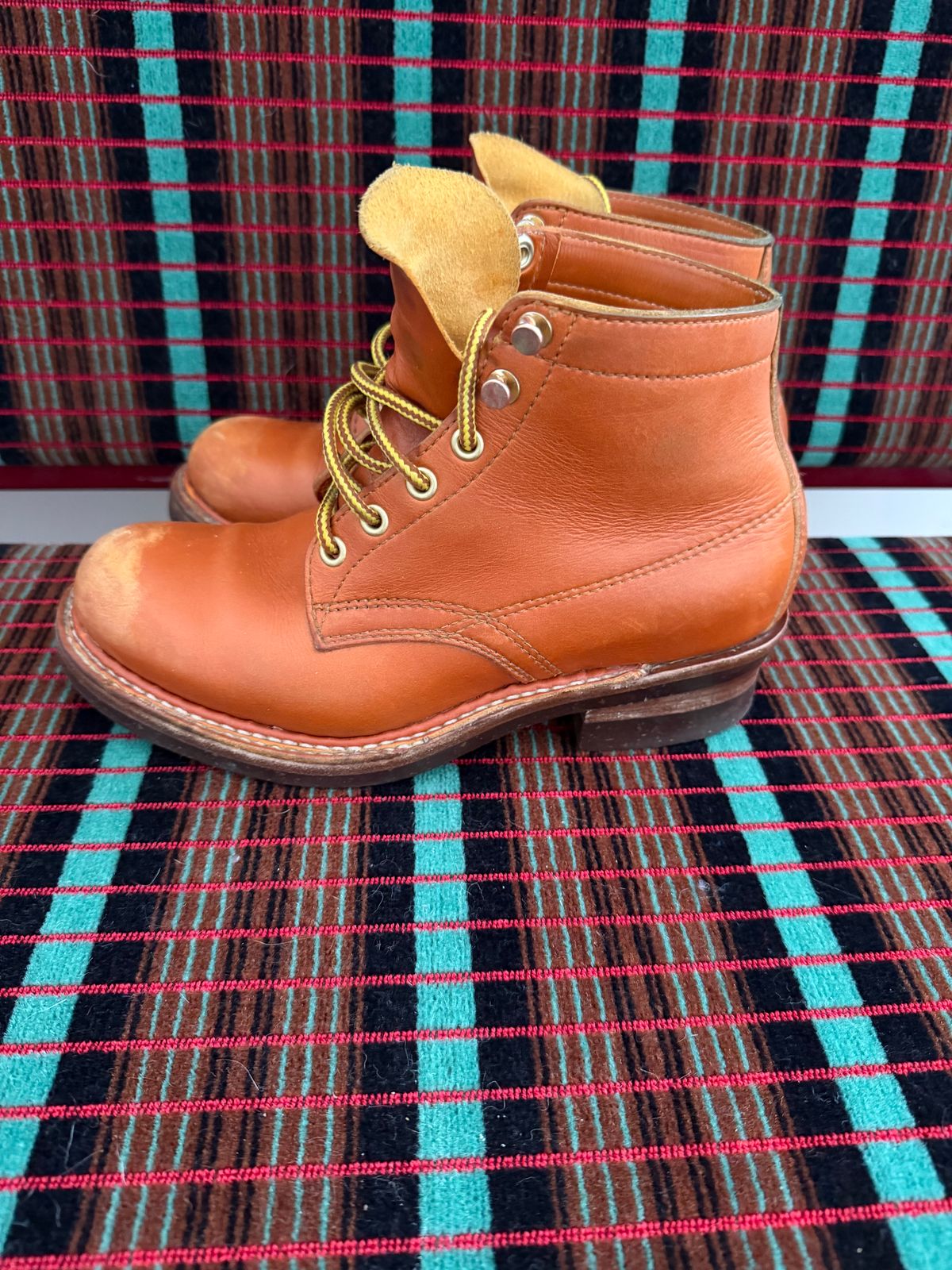 Photo by Siany123 on April 2, 2026 of the Crush On Retro Timber in Mid Brown Cowhide.