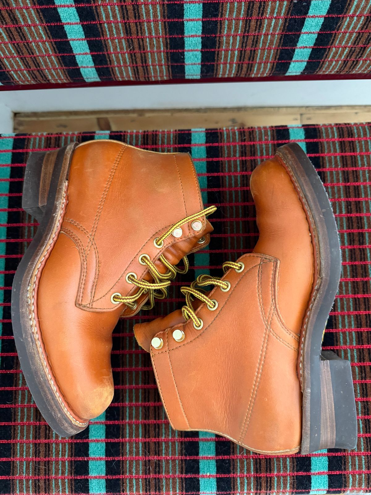 Photo by Siany123 on April 2, 2026 of the Crush On Retro Timber in Mid Brown Cowhide.