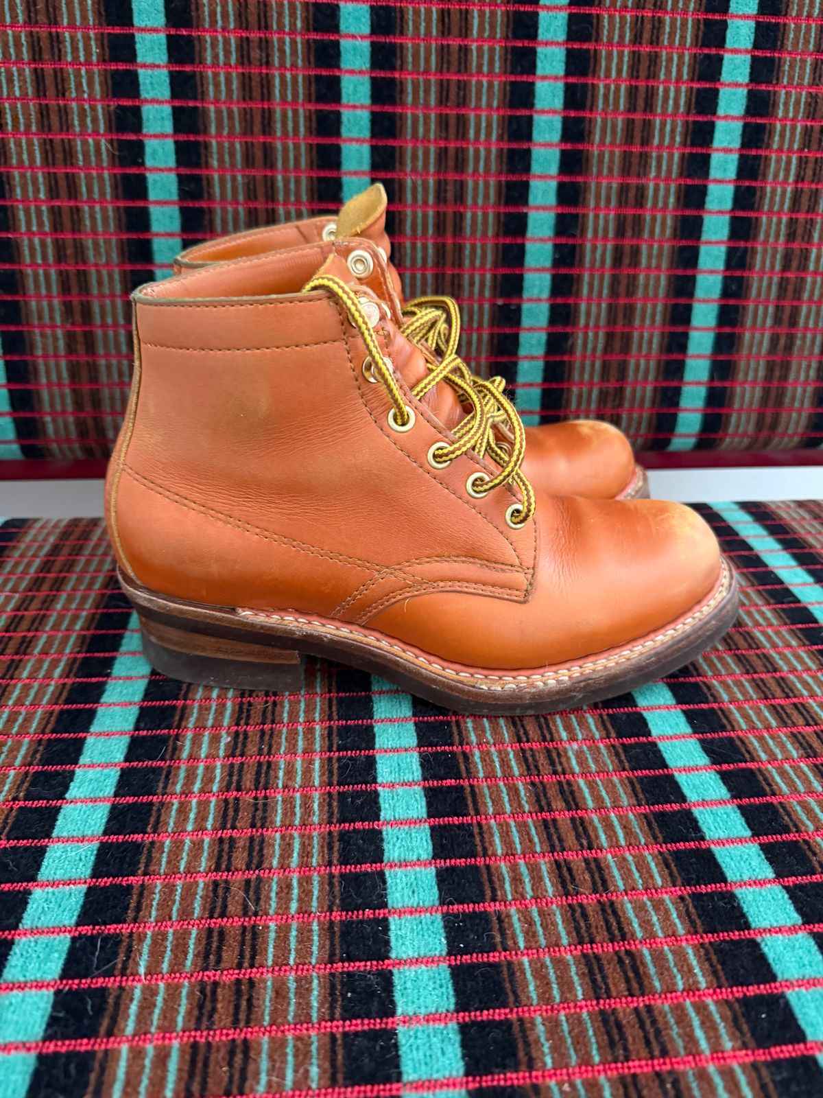 Photo by Siany123 on April 2, 2026 of the Crush On Retro Timber in Mid Brown Cowhide.