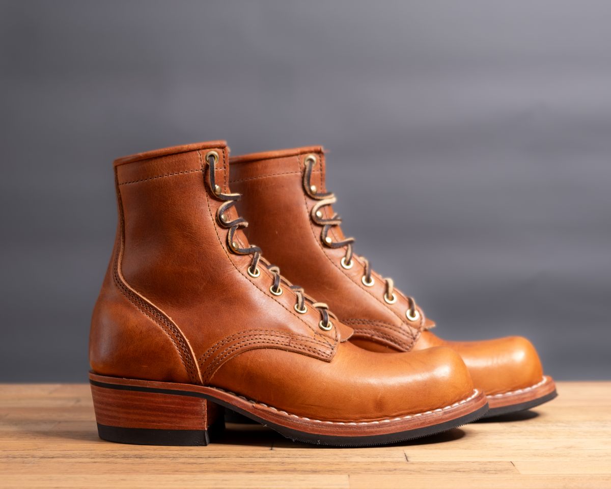 Photo by sawdustandstitch on October 1, 2023 of the Nicks Becca in Horween Natural Dublin.