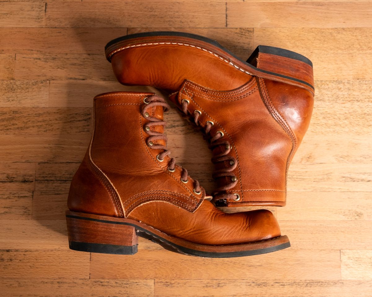 Photo by sawdustandstitch on November 6, 2023 of the Nicks Becca in Horween Natural Dublin.