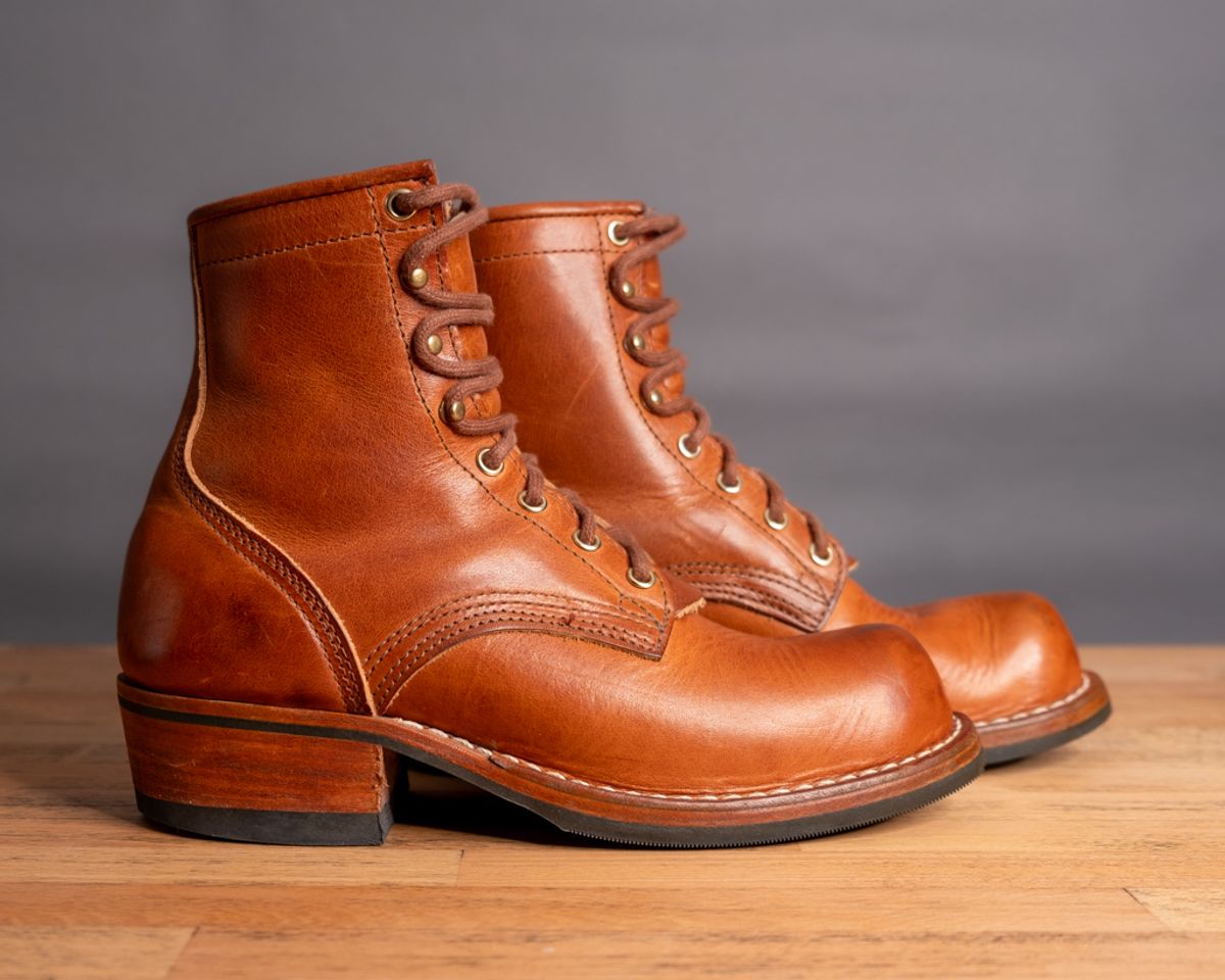 Photo by sawdustandstitch on November 6, 2023 of the Nicks Becca in Horween Natural Dublin.