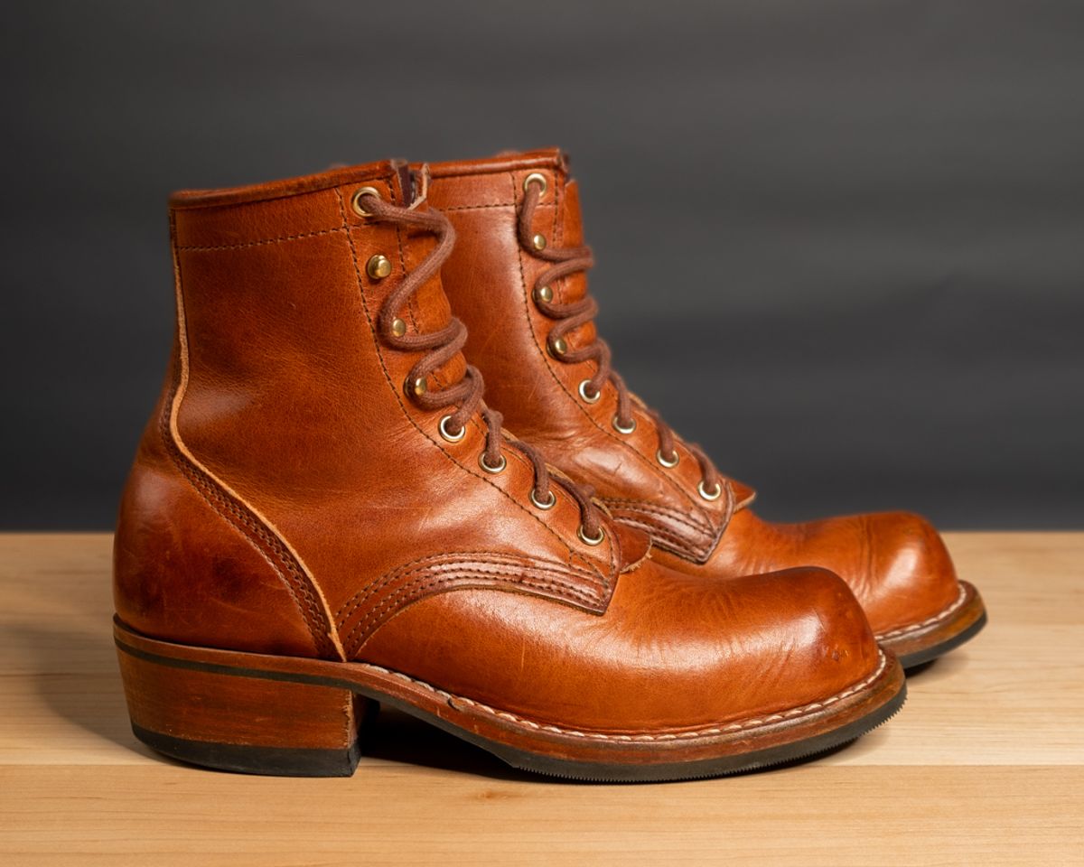 Photo by sawdustandstitch on January 6, 2024 of the Nicks Becca in Horween Natural Dublin.