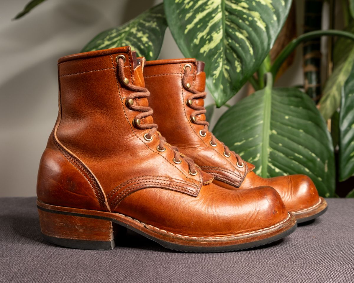 Photo by sawdustandstitch on April 5, 2024 of the Nicks Becca in Horween Natural Dublin.