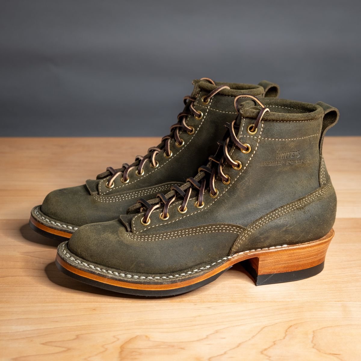 Photo by sawdustandstitch on October 2, 2024 of the White's 350 Cutter in C.F. Stead Leaf Green Waxy Commander Suede.